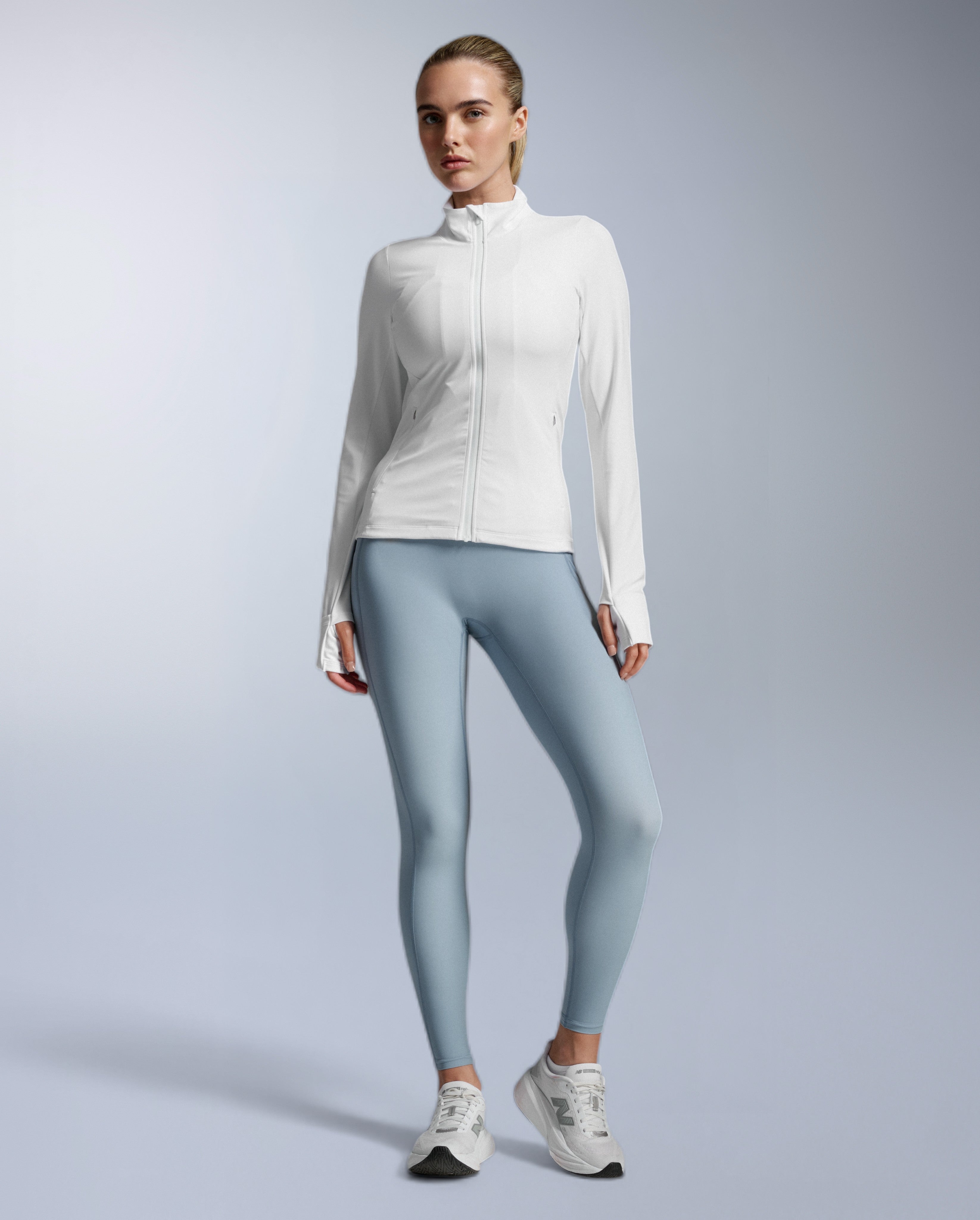 2xu-fluid-full-zip-jacke-damen-wei-winddicht image 4