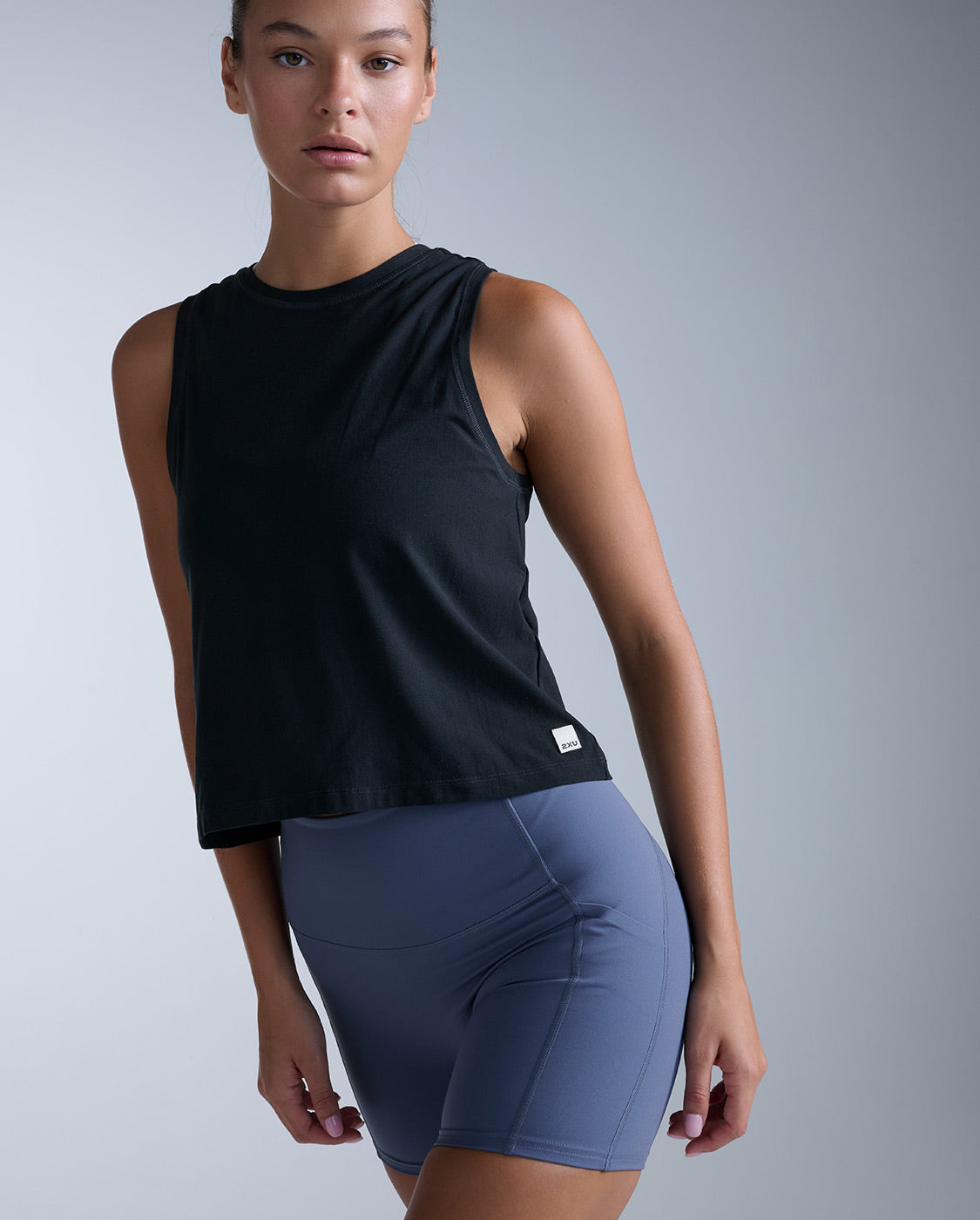 2xu-form-soft-jersey-relaxed-tank-top-damen-schwarz-wei image 2