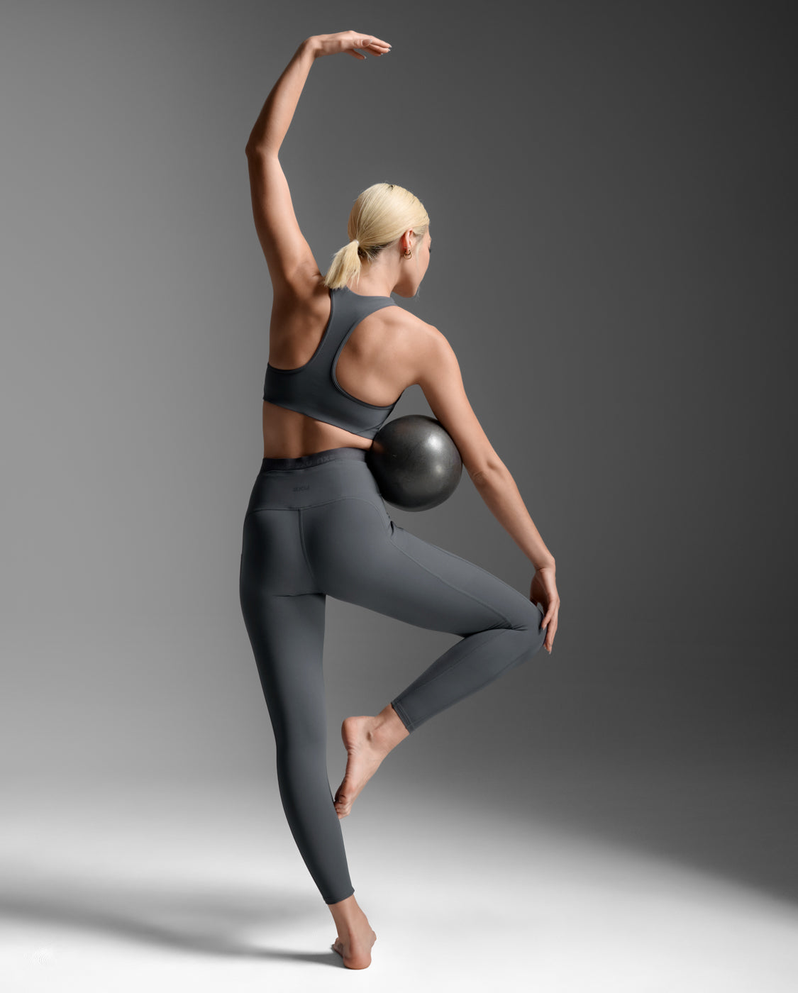 2xu-form-stash-hi-rise-compression-tights-leggings-india-ink-mit-taschen image 3