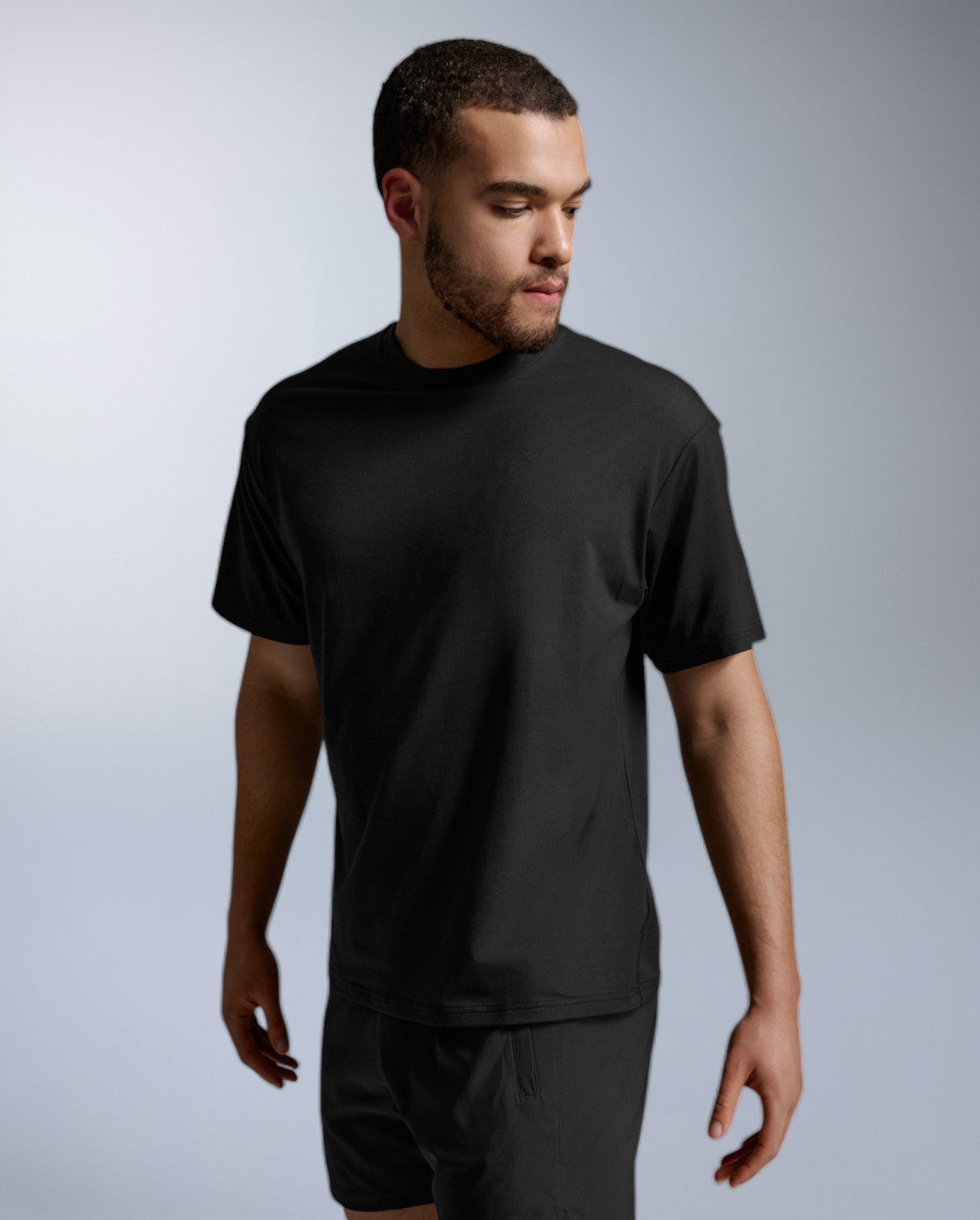 2xu-motion-oversized-tencel-tee-herren-t-shirt-schwarz image 2