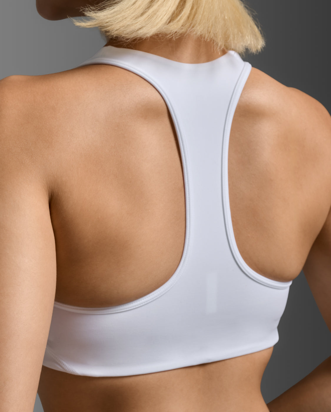 2xu-form-racerback-sport-bh-damen-white-medium-impact image 8