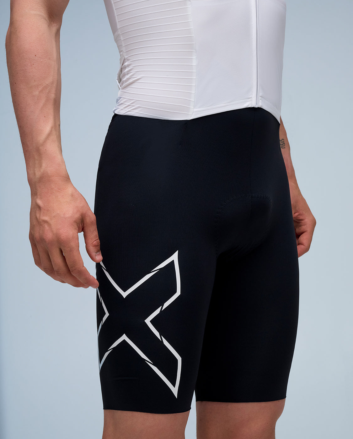 2xu-light-speed-react-trisuit-herren-black-white image 7