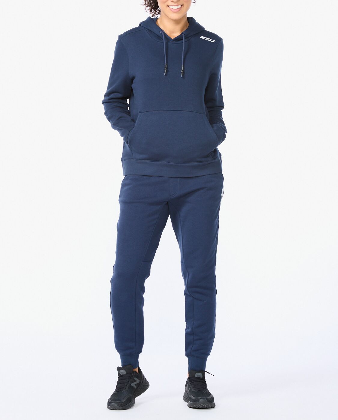 2xu-motion-aspire-pullover-hoodie-damen-midnight-fleece image 4