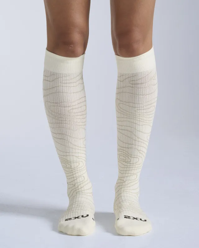 2xu-flight-bamboo-socken-chalk-kompression image 1