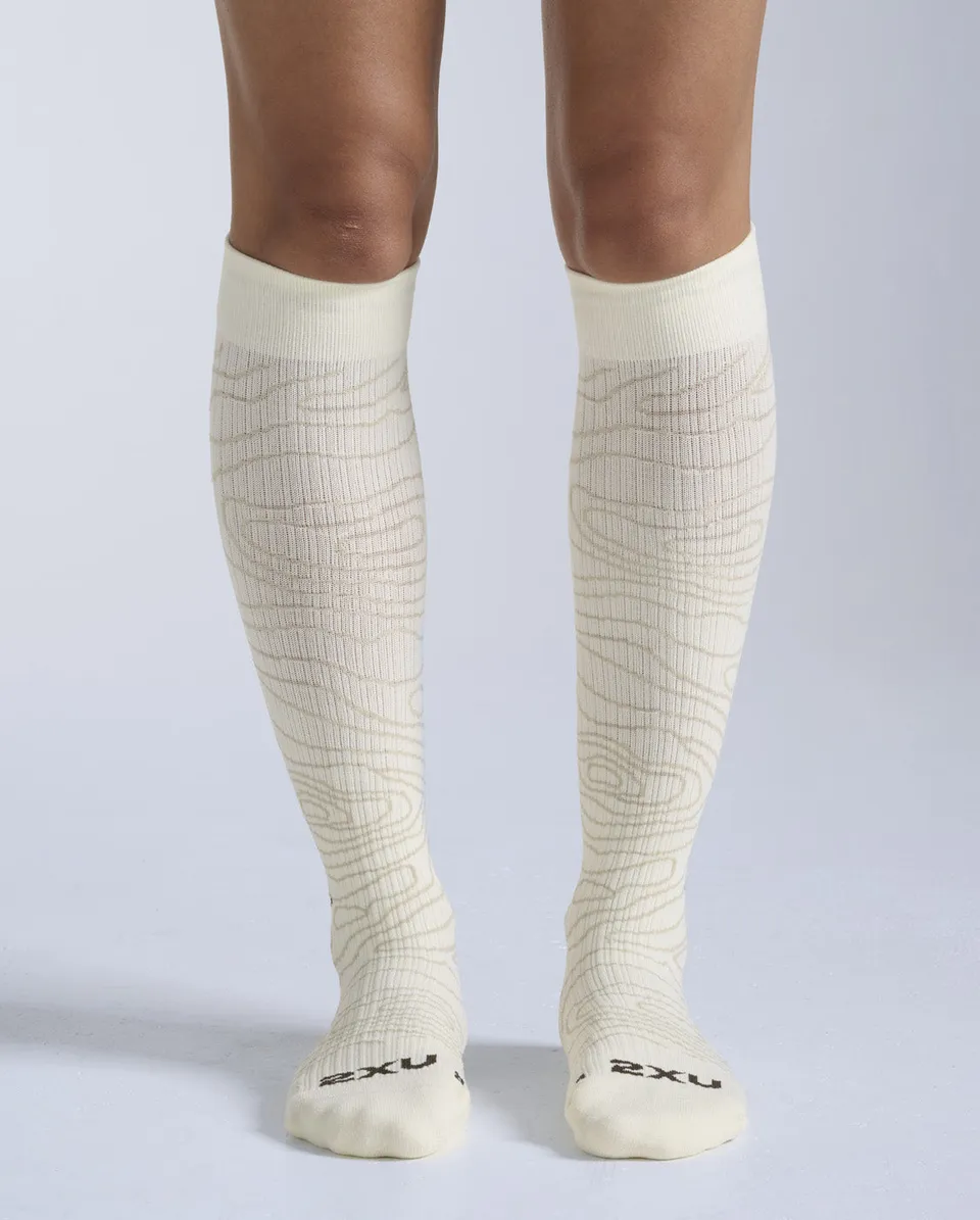 2xu-flight-bamboo-socken-chalk-kompression image 1