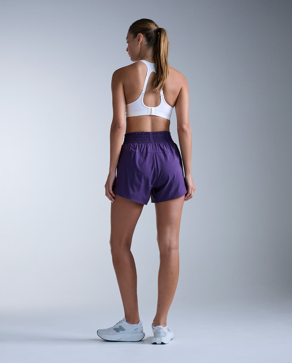 2xu-aero-hi-rise-4-inch-shorts-damen-velvet-purple image 8