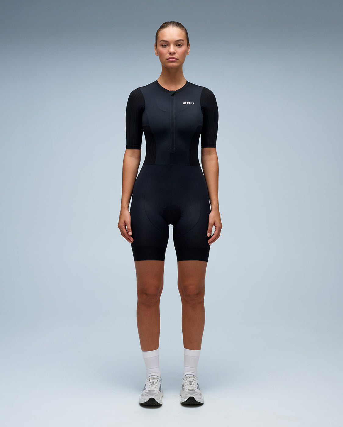 2xu-aero-sleeved-trisuit-triathlonanzug-schwarz-damen image 1