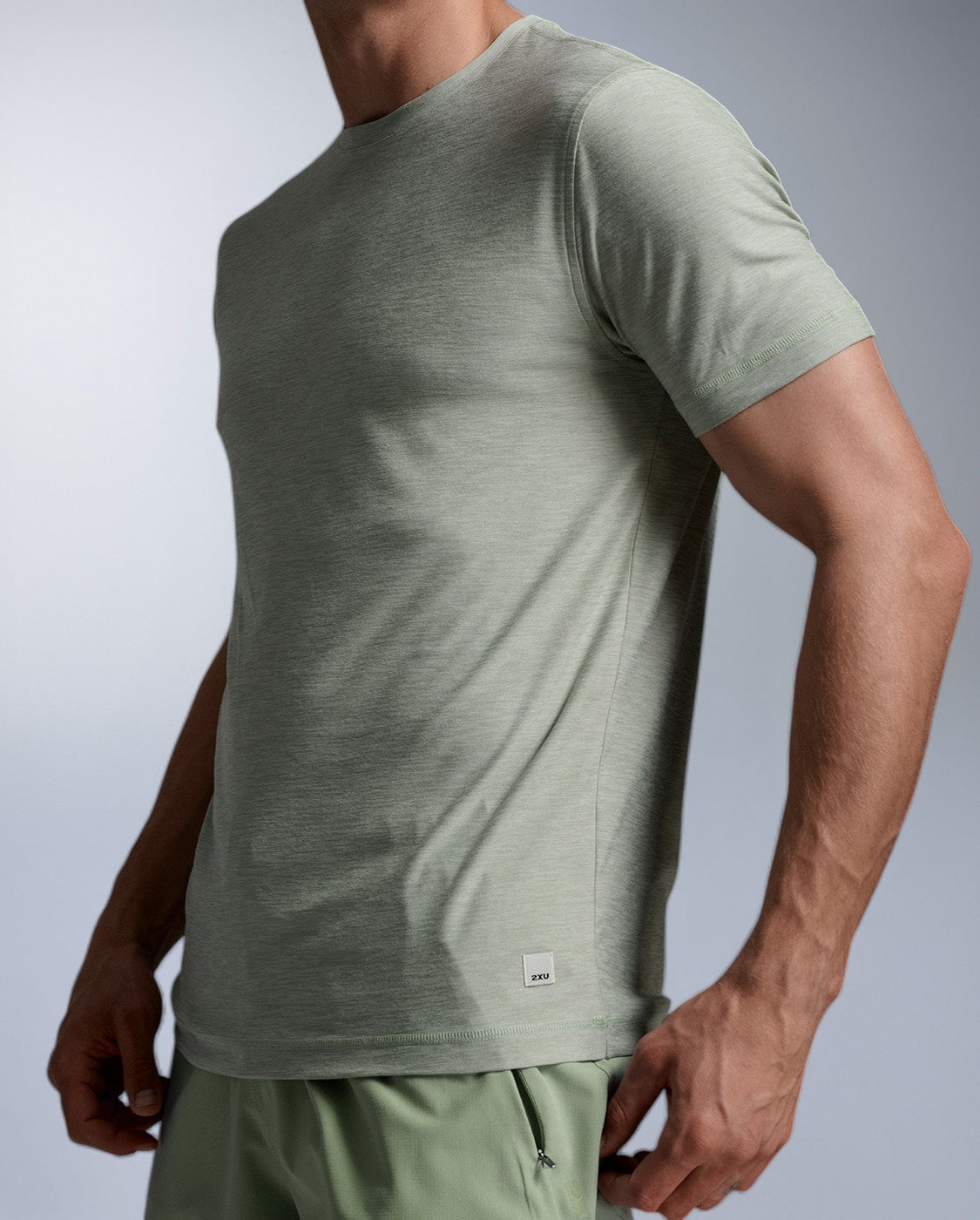 2xu-signature-tee-t-shirt-eucalyptus-herren-schnelltrocknend image 2