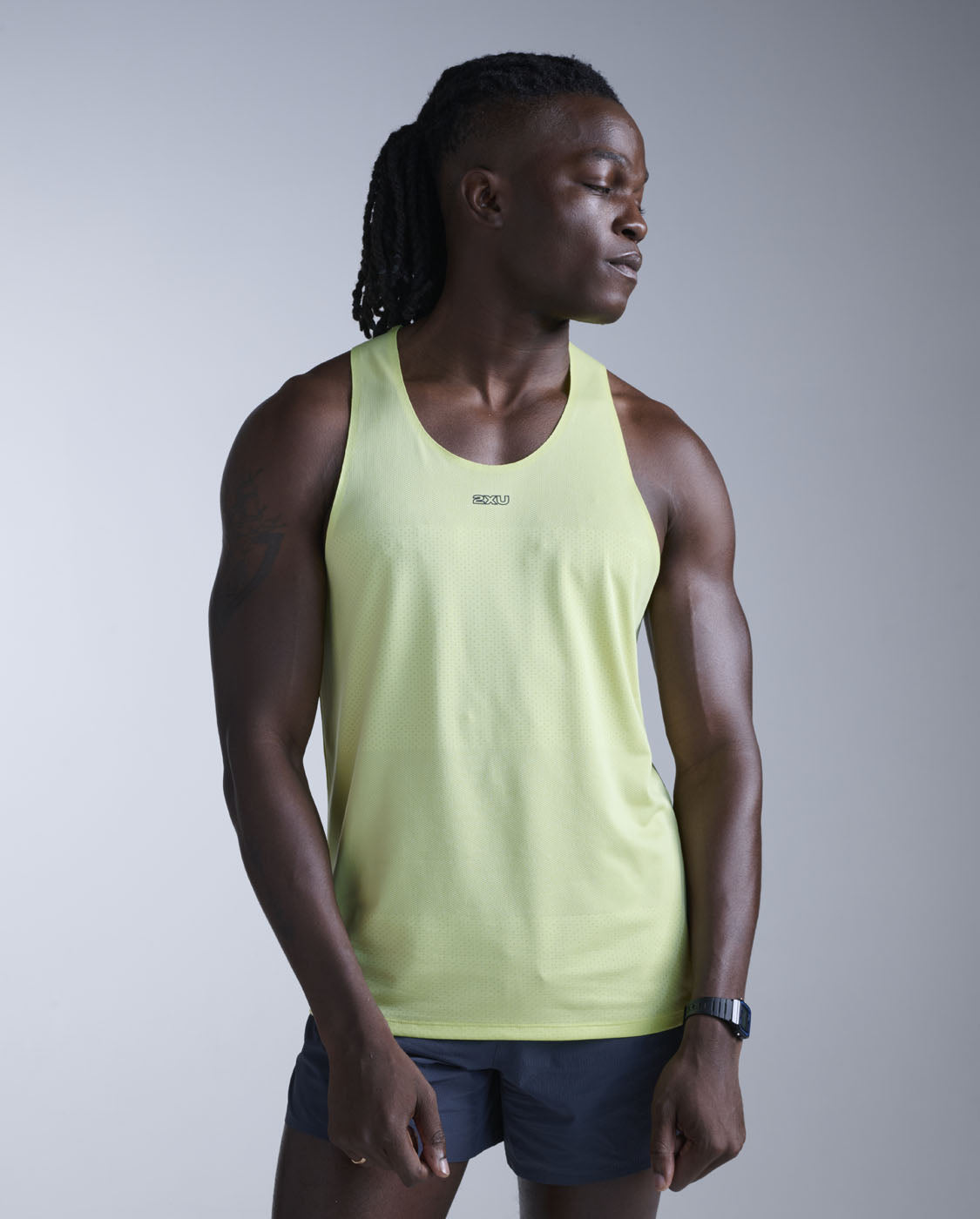 2xu-light-speed-tech-singlet-herren-cool-matcha image 1