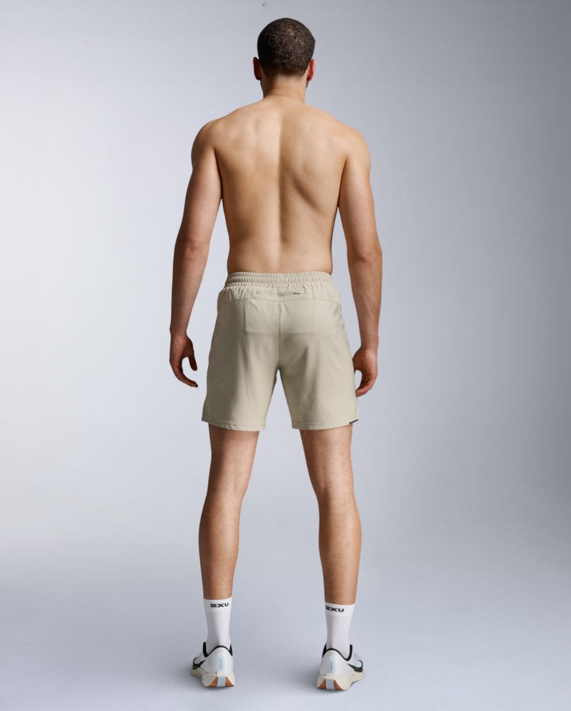 2xu-aero-7-inch-shorts-pebble-herren-reflektiv image 8