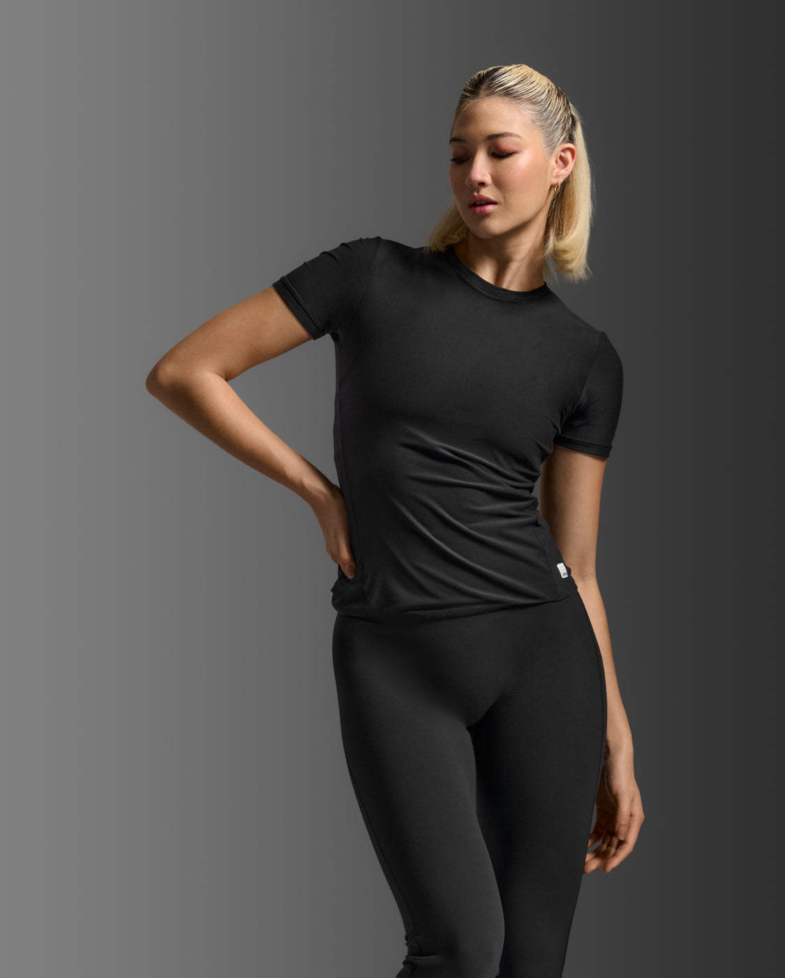 2xu-signature-wonderluxe-fitted-tee-t-shirt-schwarz image 6