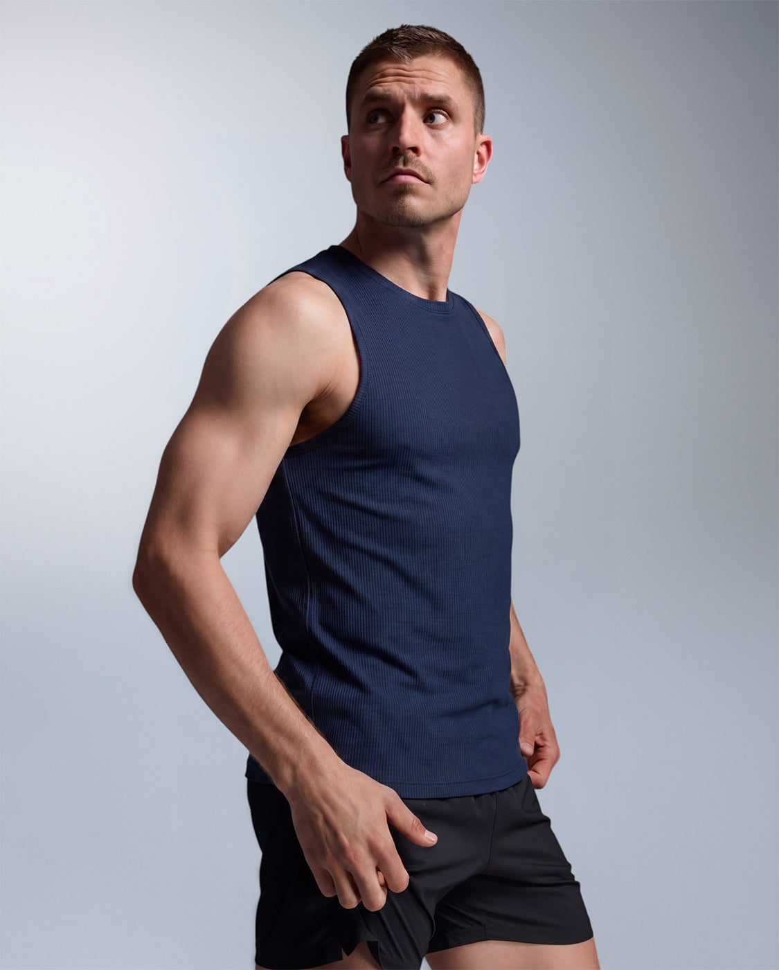 2xu-force-tech-tank-tanktop-midnight-nylon-geruchshemmend image 2
