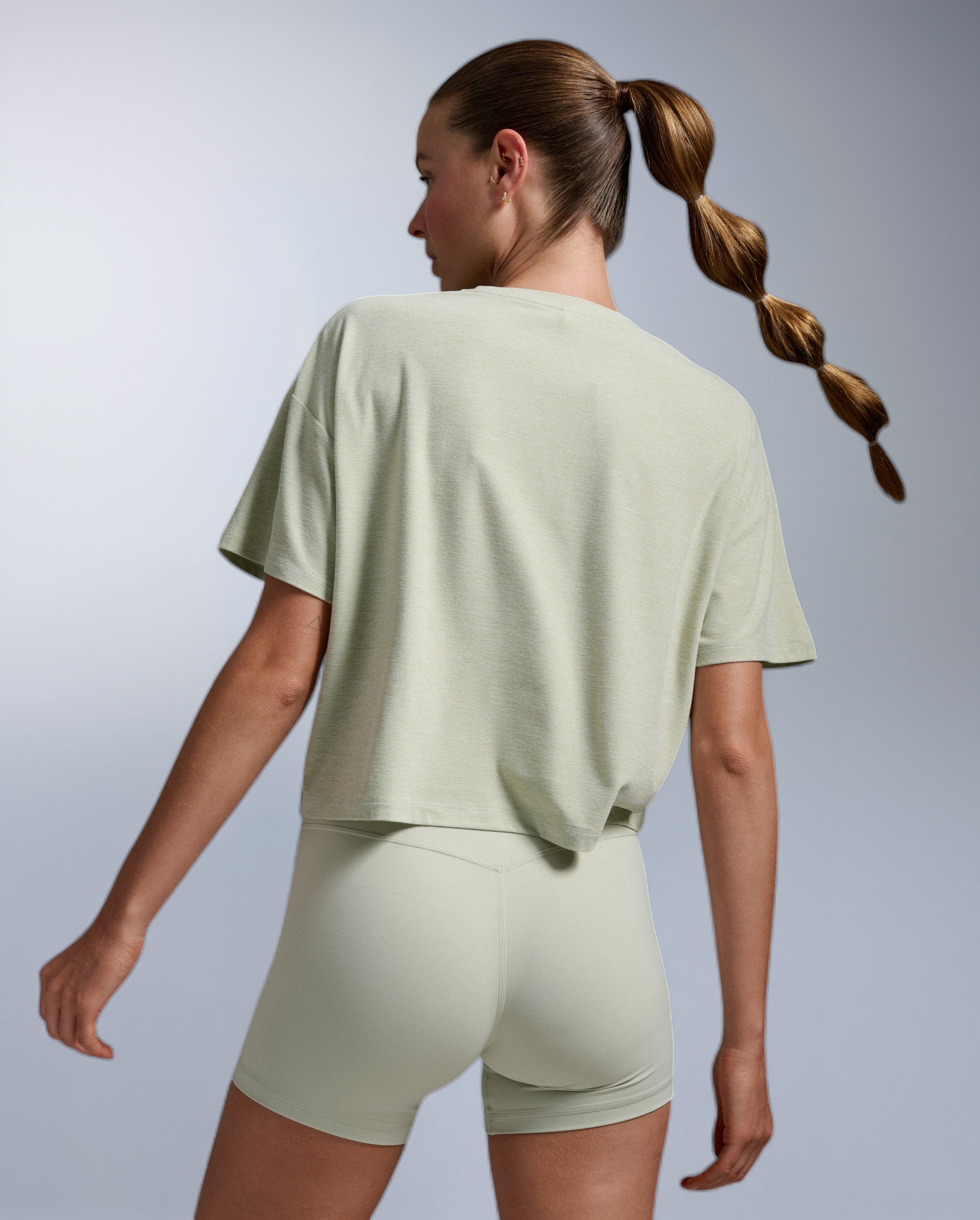 2xu-form-soft-jersey-relaxed-tee-t-shirt-seafoam-damen image 2