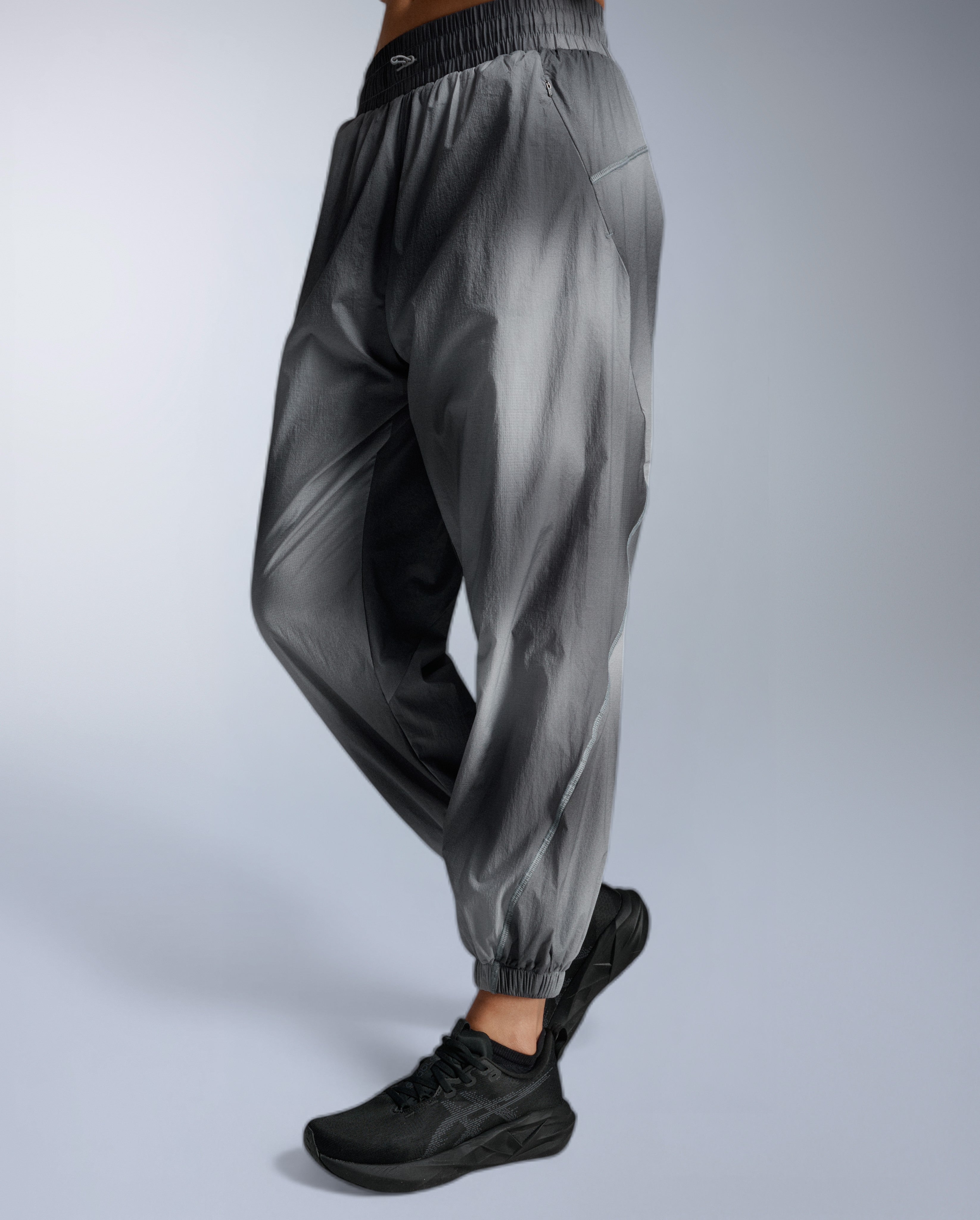 2xu-aero-oversized-jogger-laufhose-grau-reflektierend image 2