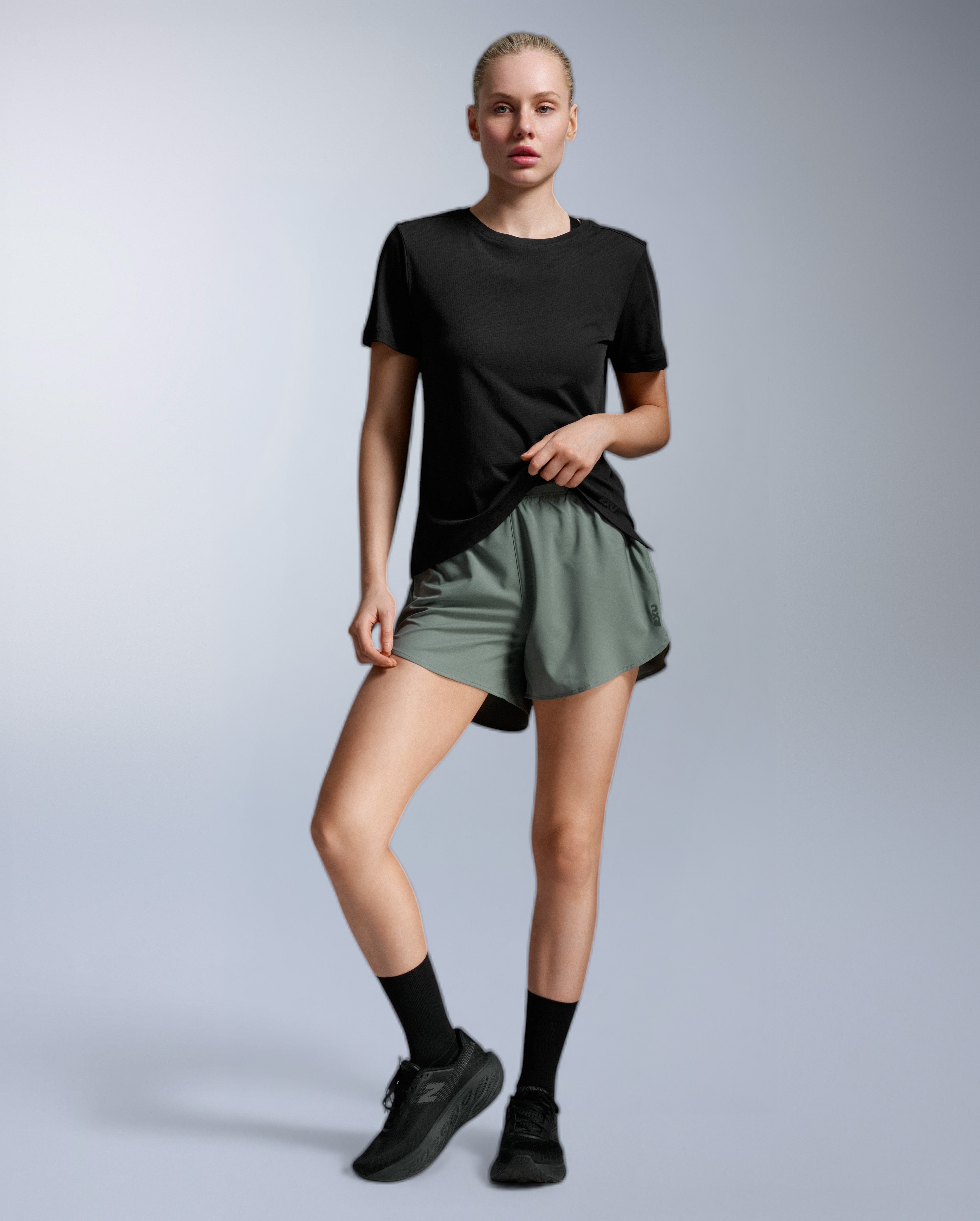 2xu-aero-trail-tee-t-shirt-schwarz-damen-upf-50 image 4