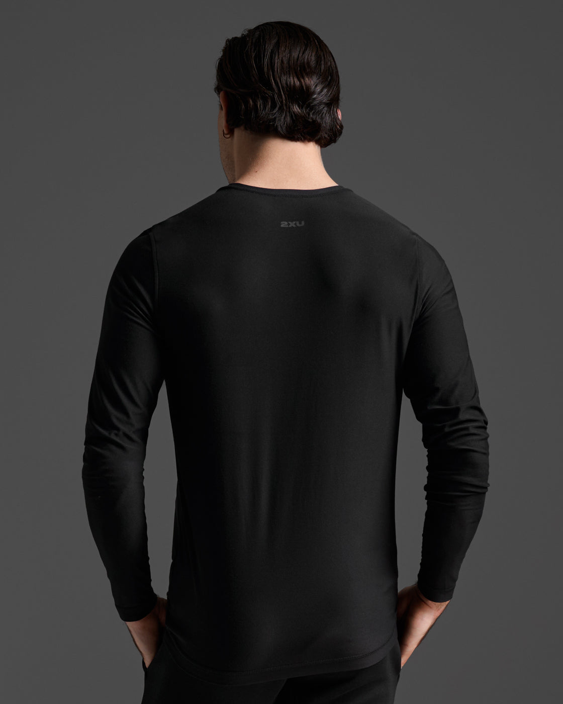 2xu-signature-long-sleeve-tee-langarmshirt-schwarz-atmungsaktiv image 3