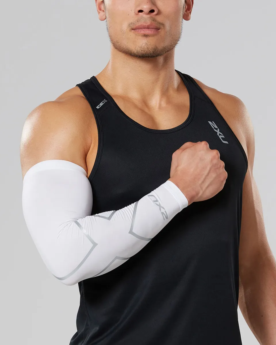 2xu-core-compression-arm-guard-wei-silber-single image 1