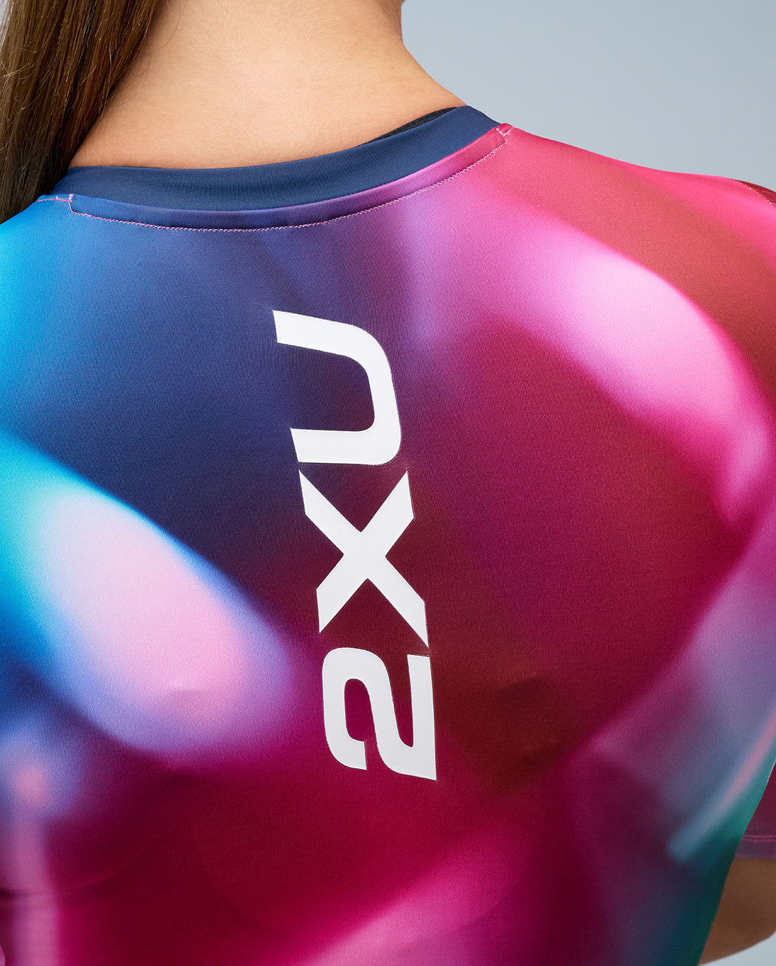 2xu-aero-sleeved-trisuit-triathlonanzug-electric-rose image 4
