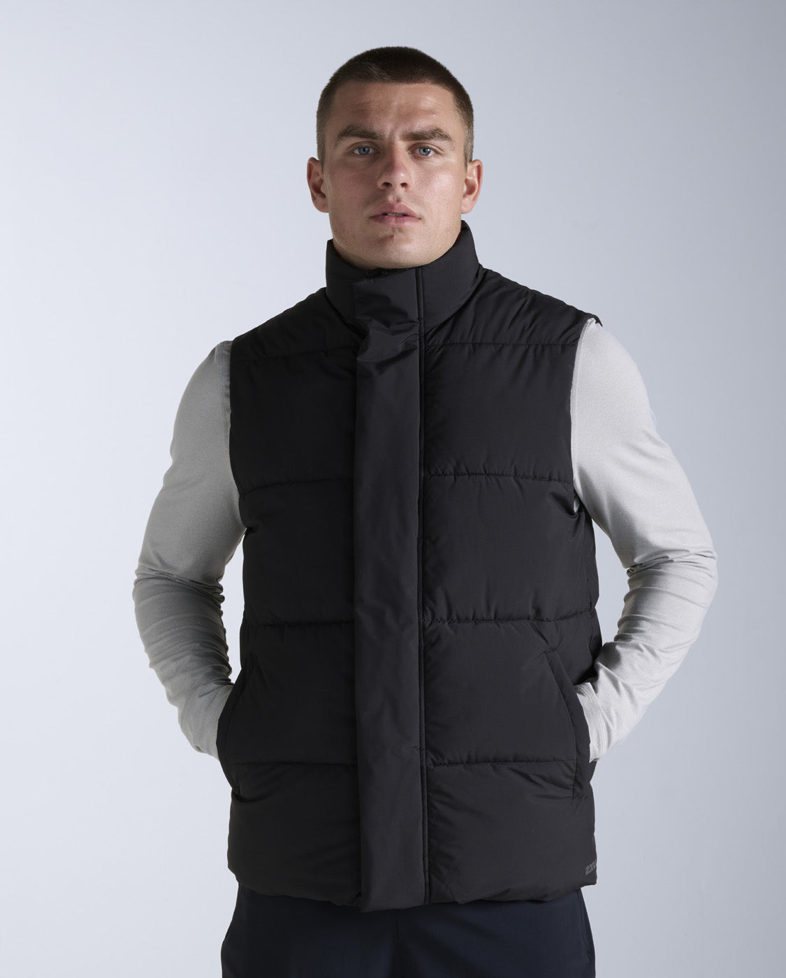 2xu-ignition-puffer-weste-herren-schwarz-wasserabweisend image 1