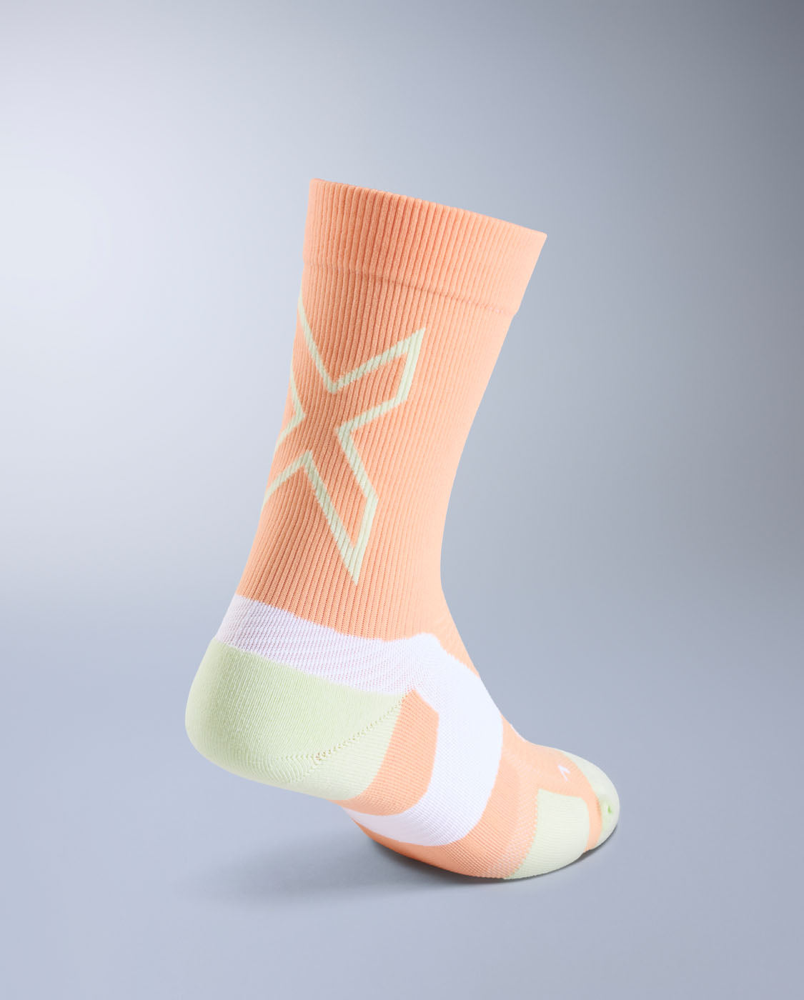 2xu-vectr-light-cushion-crew-socken-fuzzy-peach-laufsocken image 2