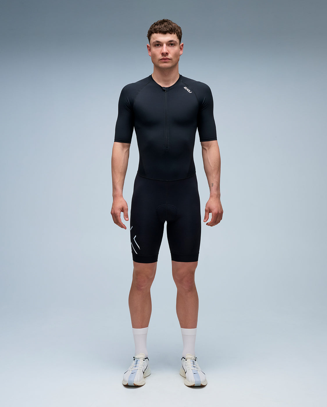 2xu-core-sleeved-trisuit-herren-schwarz-sprint-uv-schutz image 1