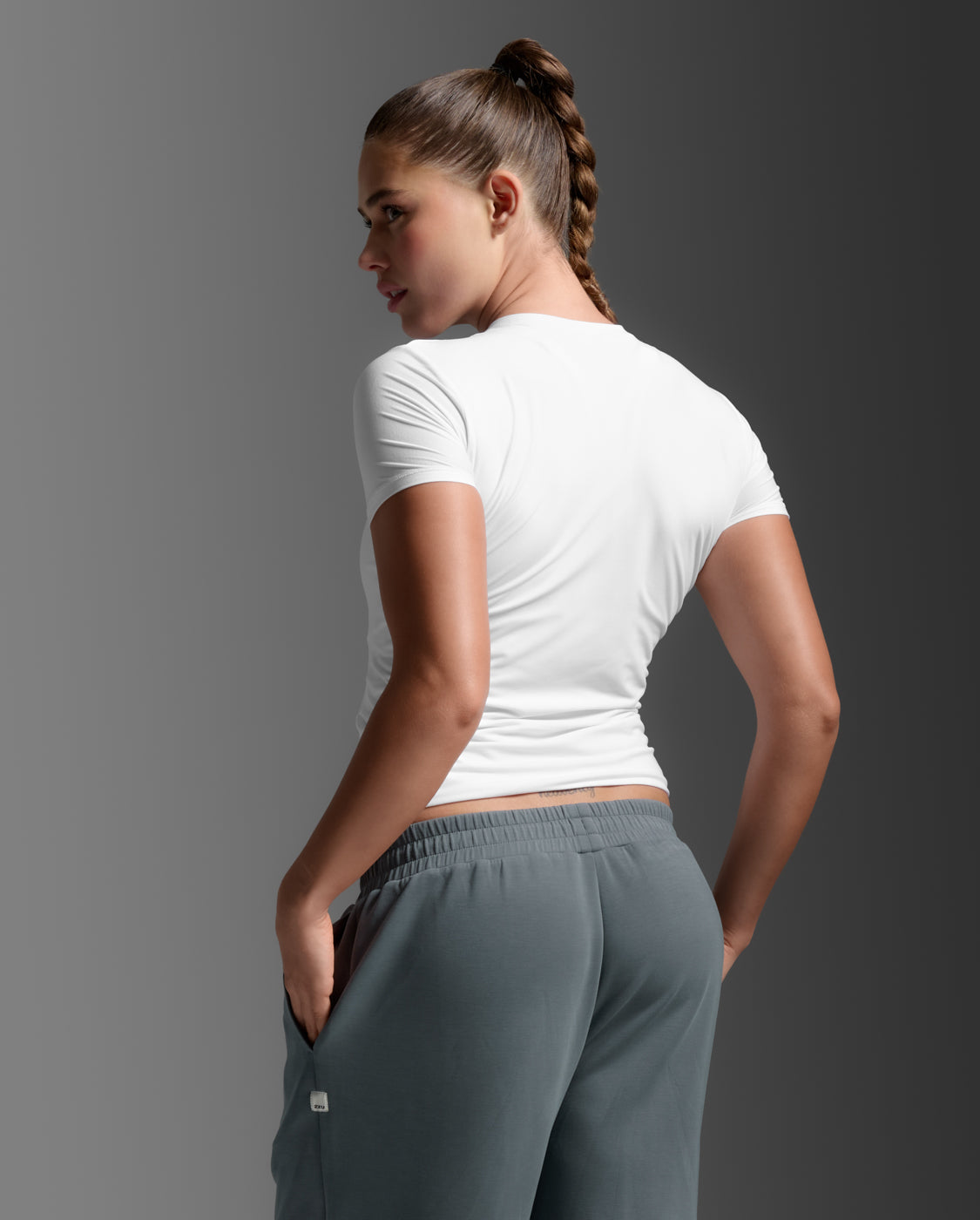 2xu-signature-wonderluxe-fitted-tee-t-shirt-damen-wei-stretch image 3