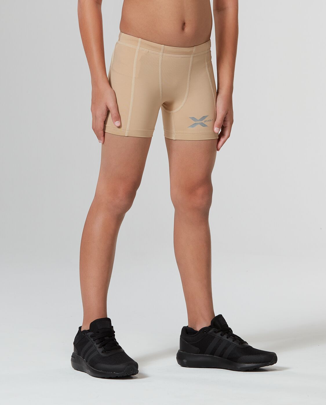 2xu-core-boys-1-2-compression-shorts-beige image 1