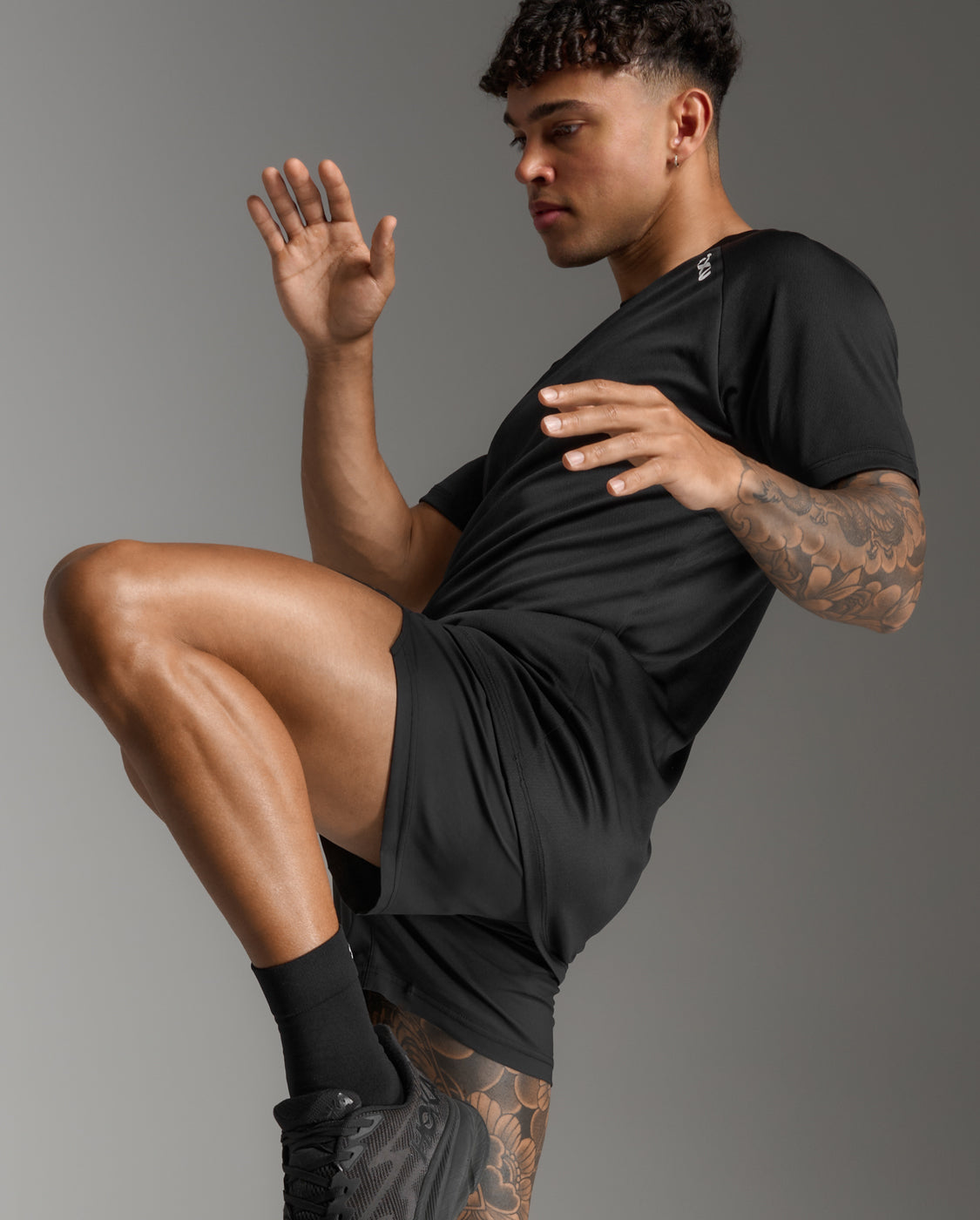 2xu-motion-aspire-tee-t-shirt-schwarz-wei-schnelltrocknend image 6