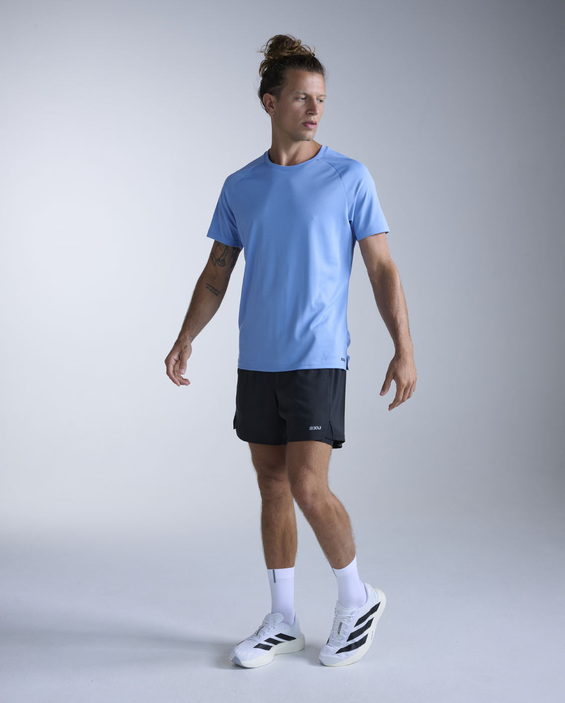 2xu-aero-tee-laufshirt-herren-silverlake-blue image 6