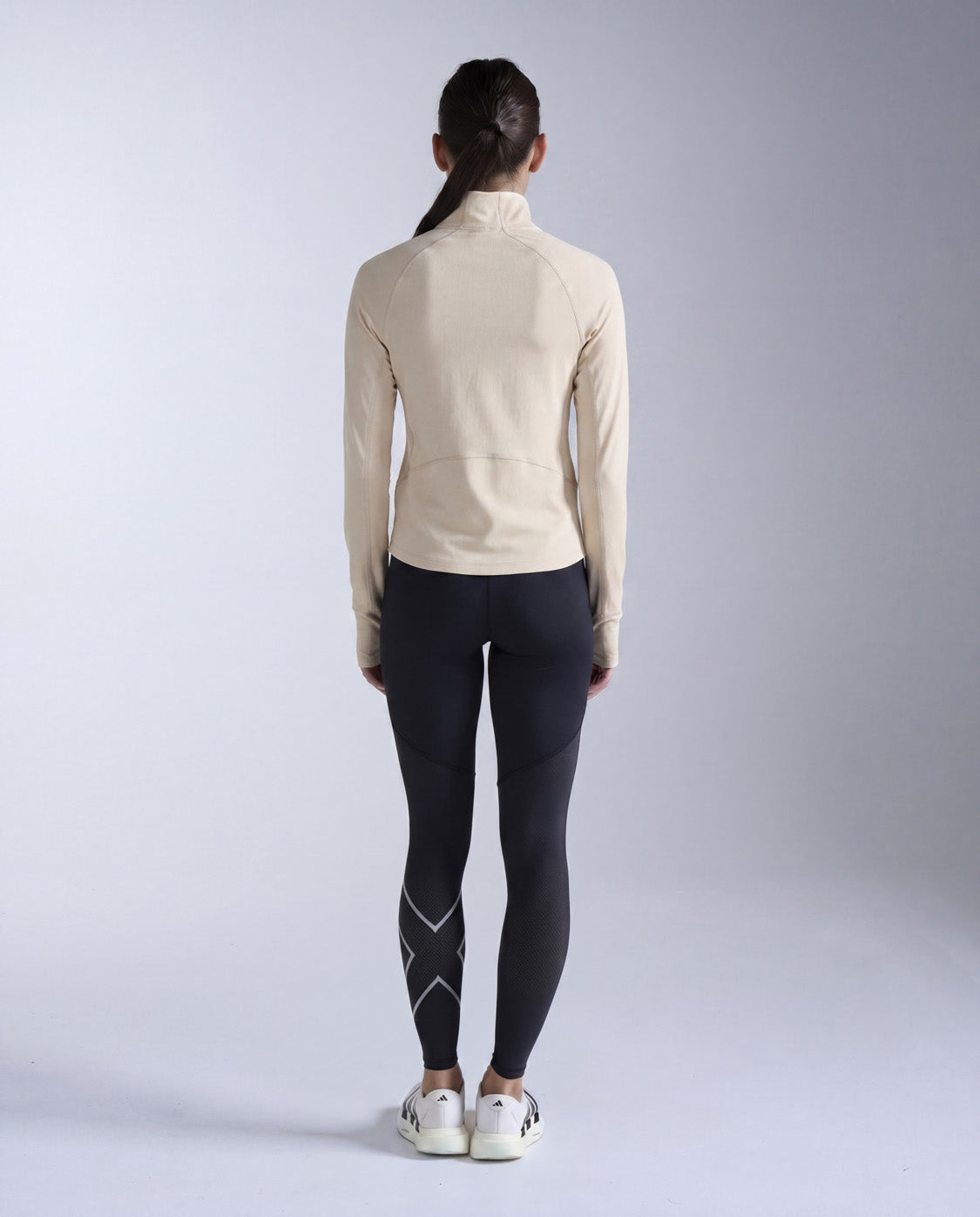 2xu-aero-trail-1-2-zip-chalk-white-laufshirt-damen image 5