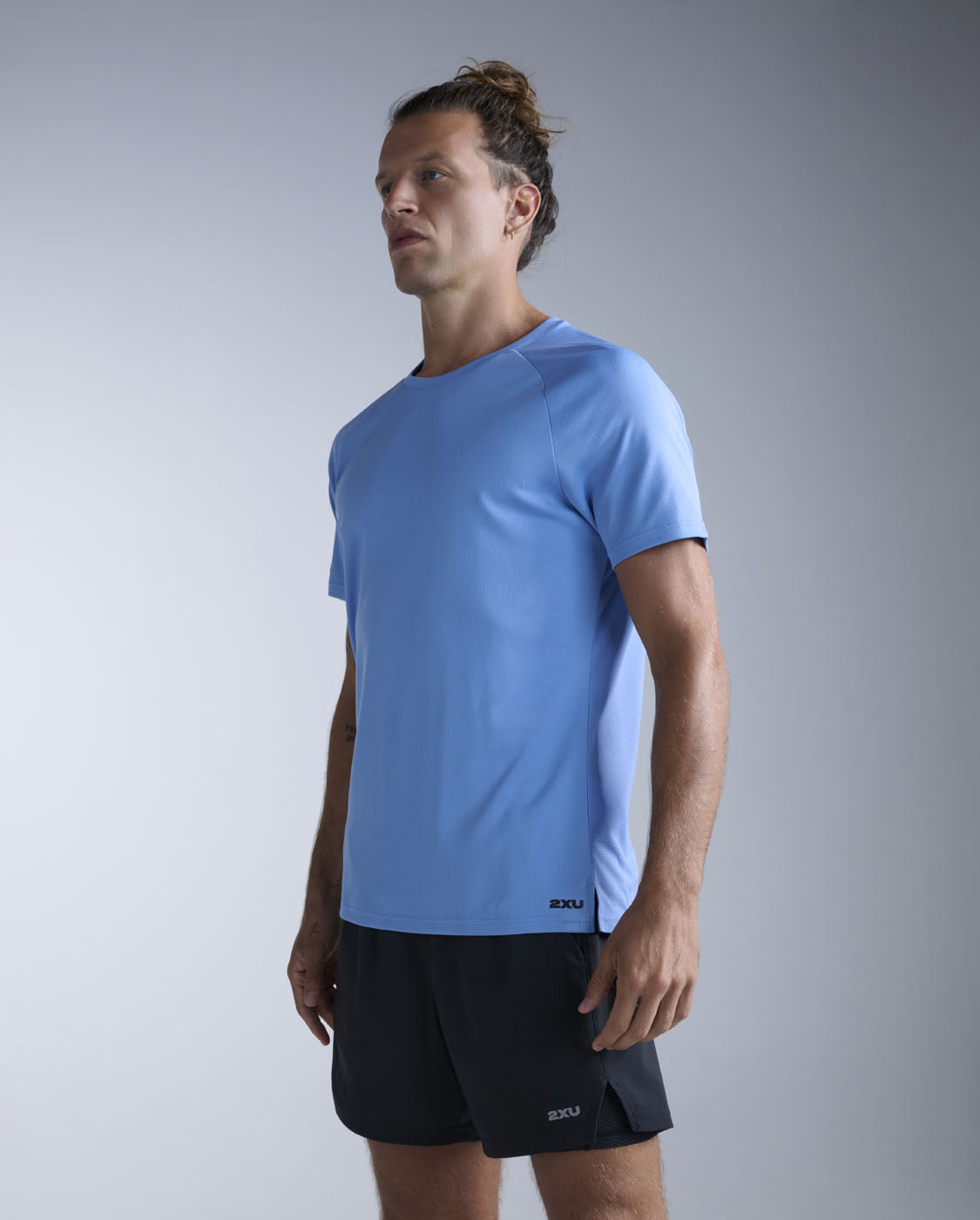 2xu-aero-tee-laufshirt-herren-silverlake-blue image 1