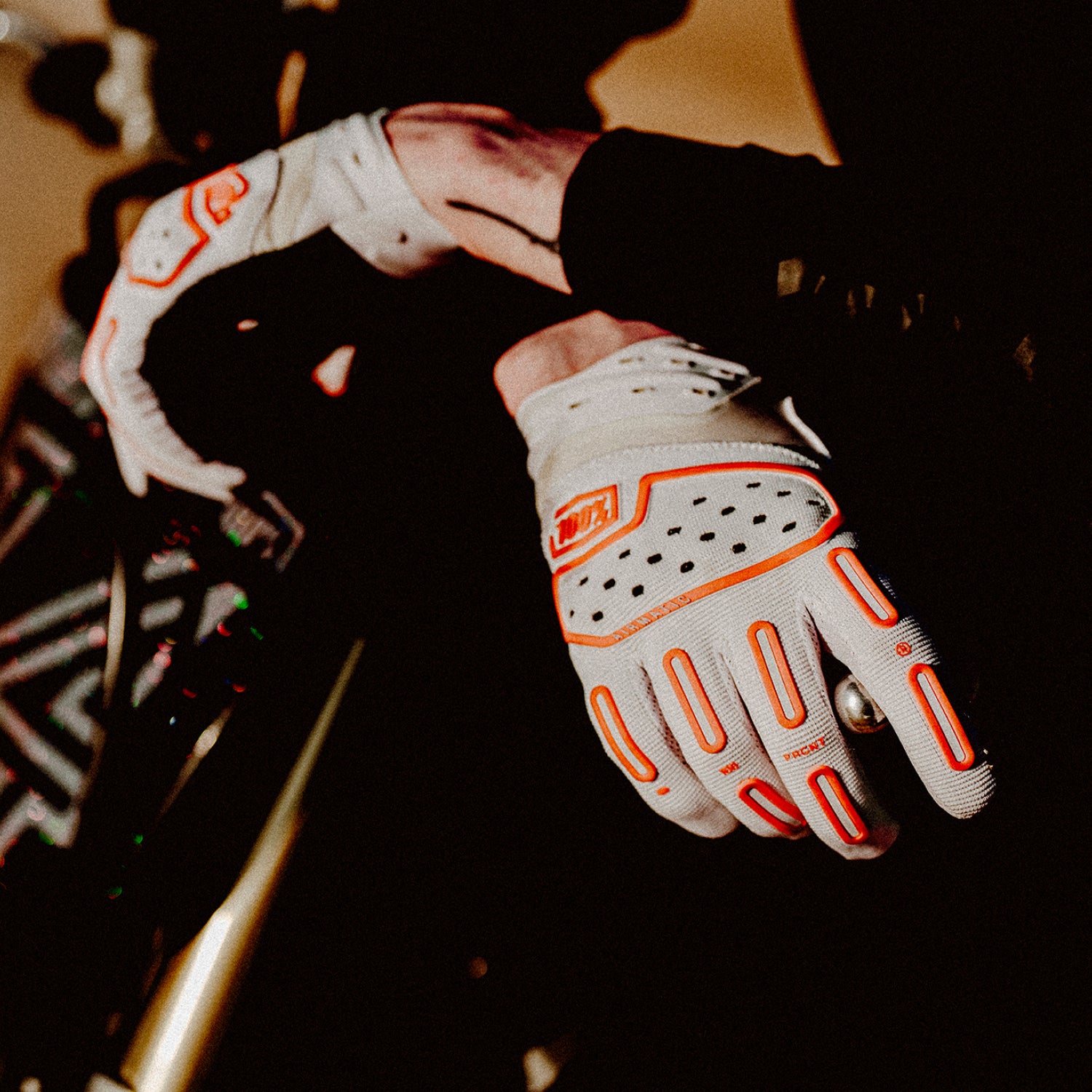 100-airmatic-2-handschuhe-white-orange-mtb image 2