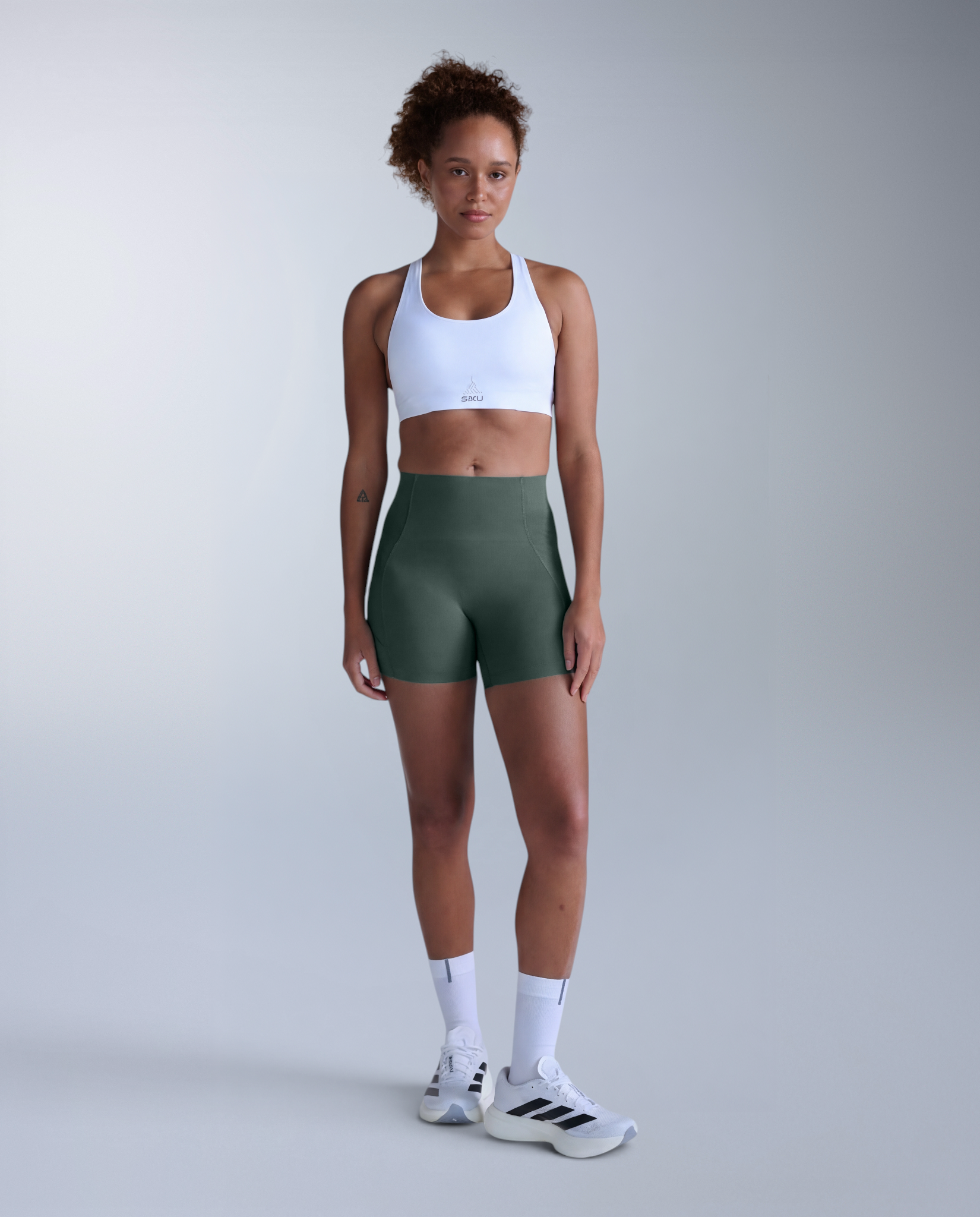 2xu-aero-mesh-hi-rise-4-inch-shorts-damen-olive-high-waist image 4