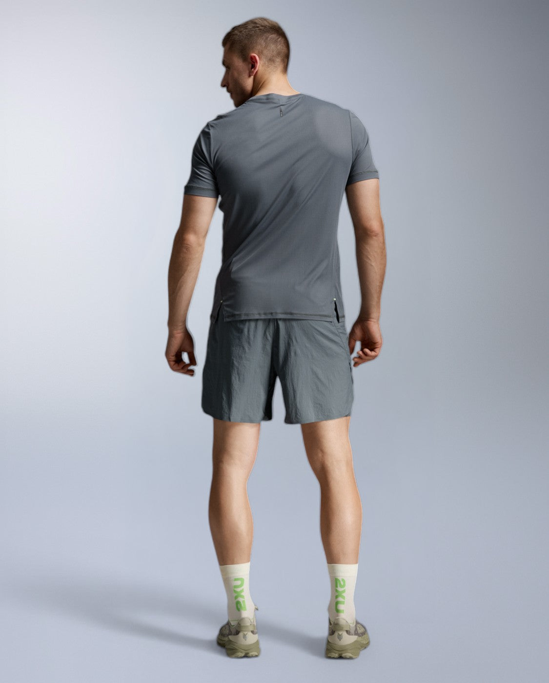 2xu-aero-trail-tee-herren-turbulence-kurzarm-upf image 4