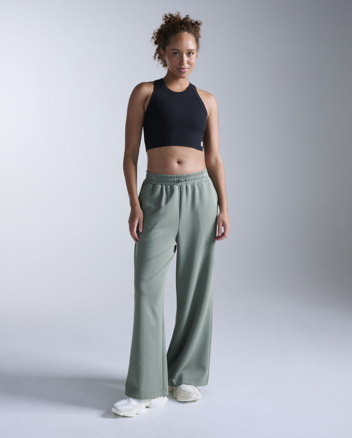 2xu-fluid-tencel-crop-tank-top-damen-schwarz image 5