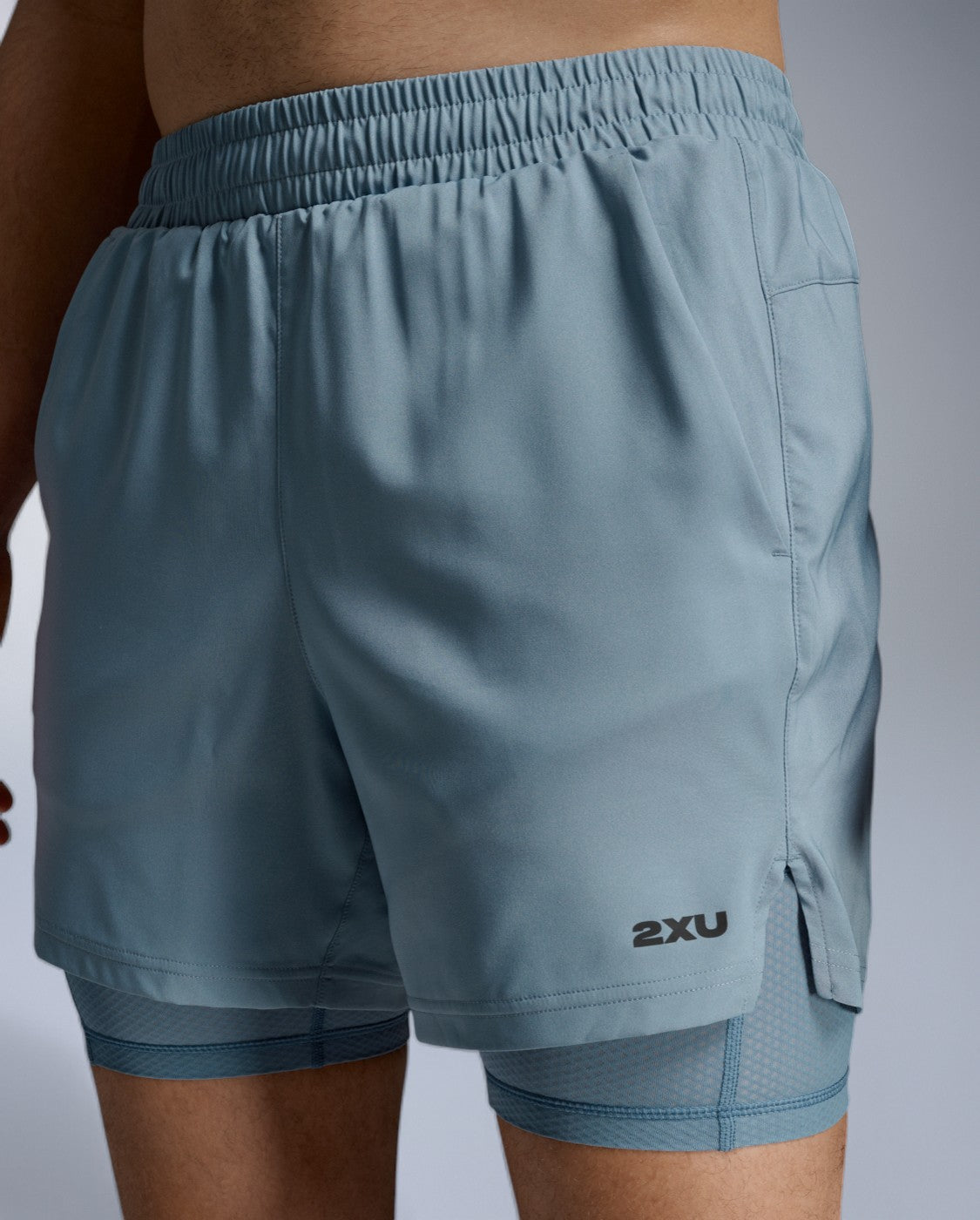 2xu-aero-mesh-2-in-1-5-inch-shorts-herren-blue-shade image 8
