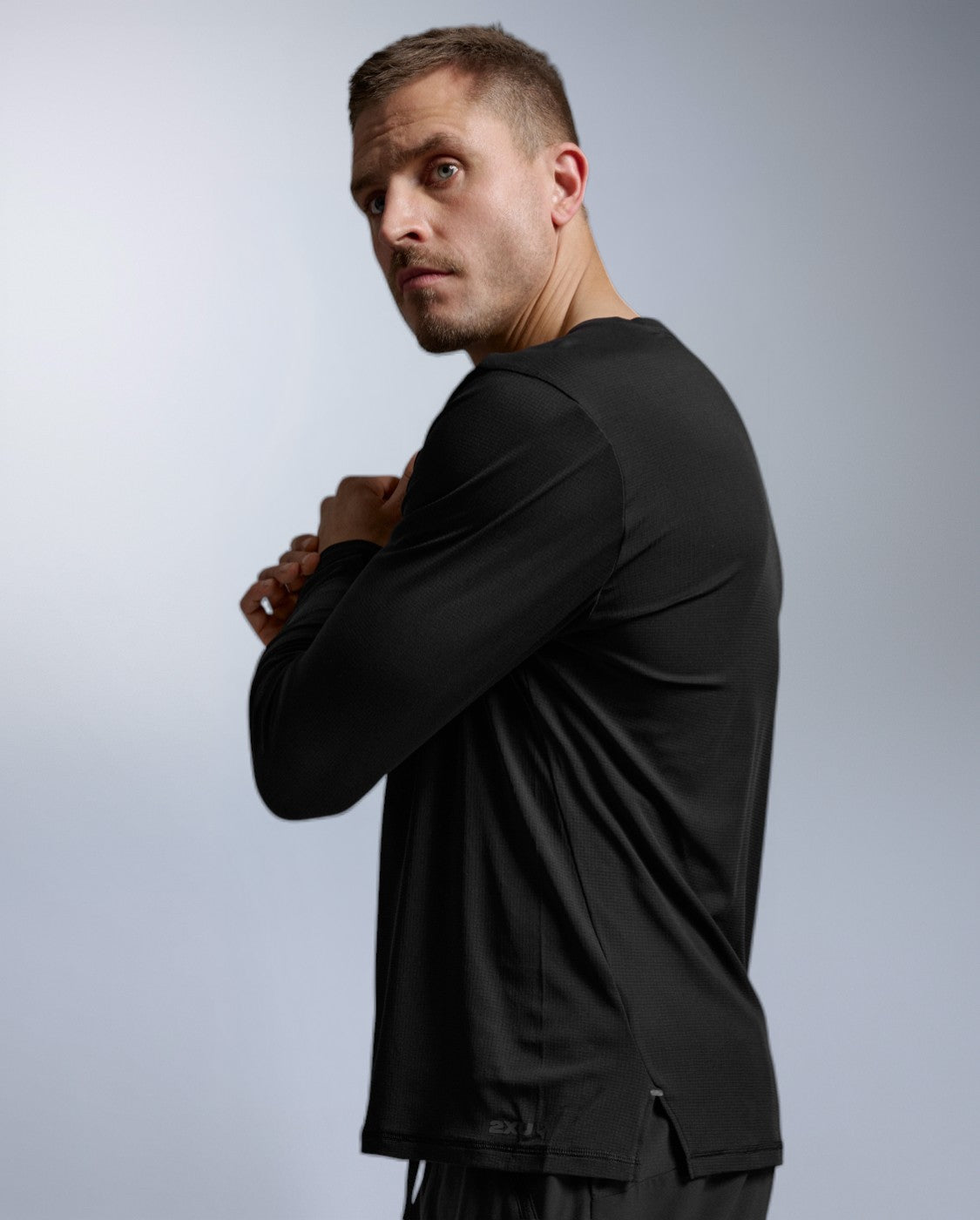 2xu-aero-trail-langarmshirt-herren-schwarz-uv-schutz image 7