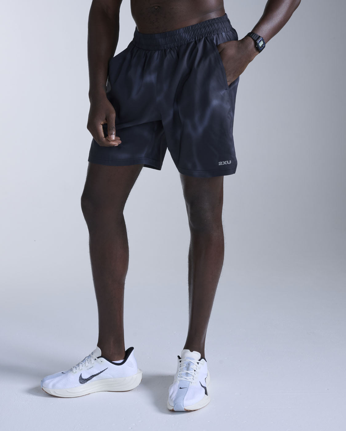 2xu-aero-7-inch-shorts-herren-midnight-marble-laufshorts-mit-liner image 1