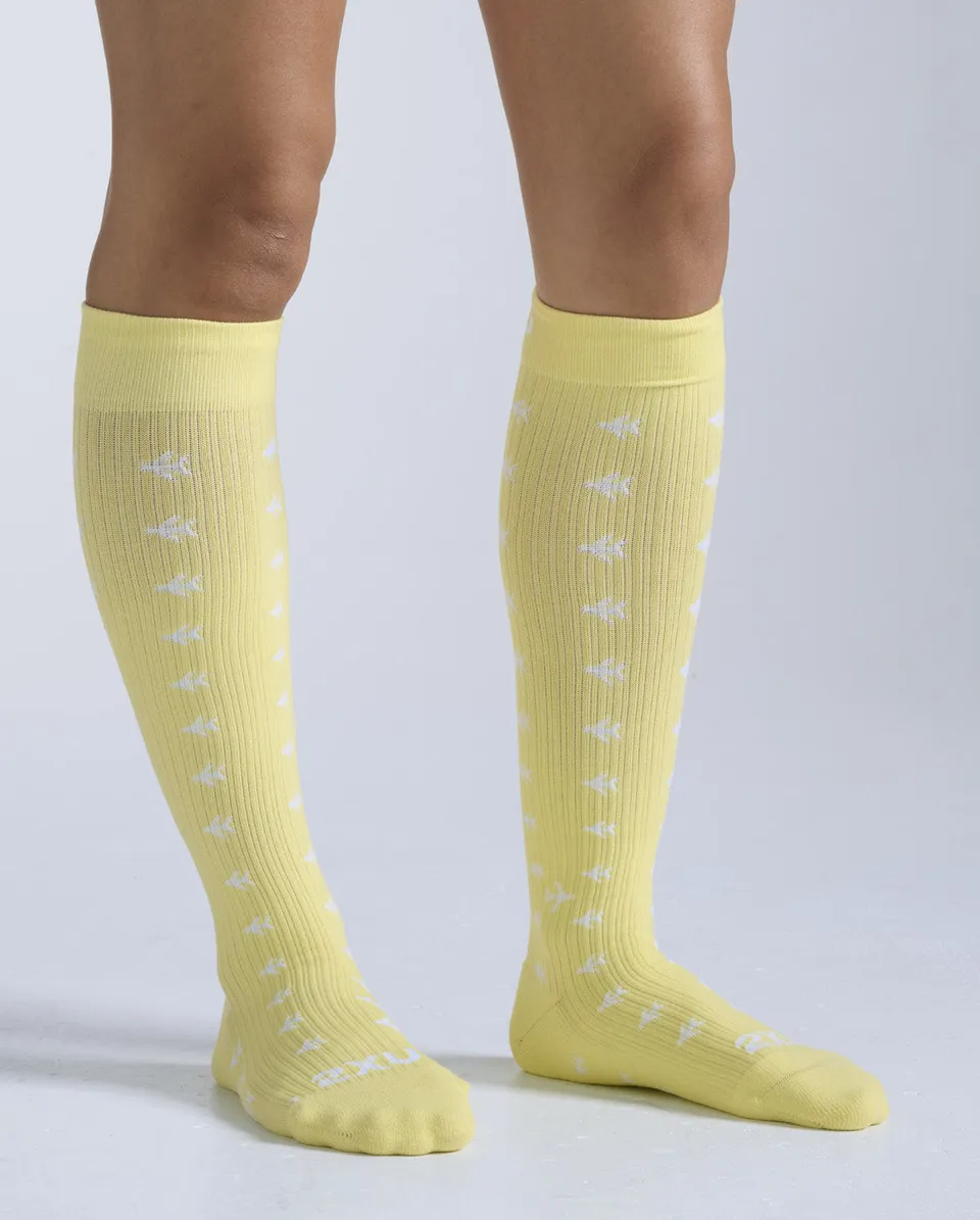 2xu-flight-bamboo-charcoal-kompressionssocken-butter-halogen image 1