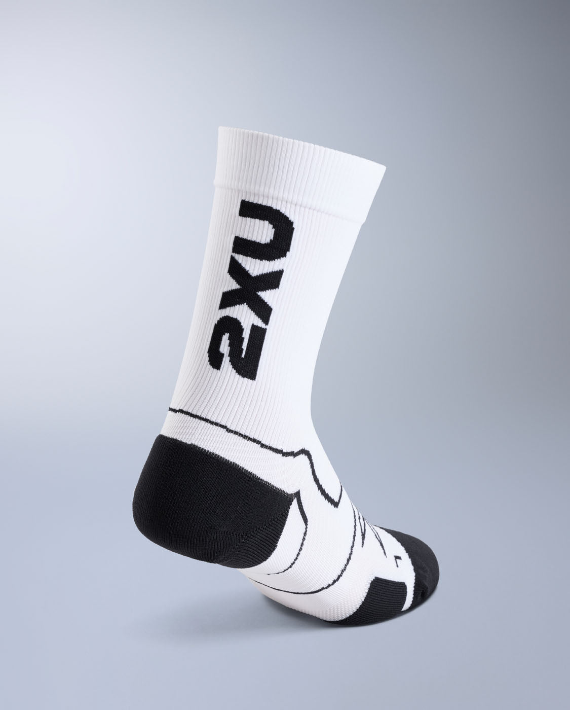 2xu-vectr-cushion-crew-socken-white-black-max-d-mpfung image 2