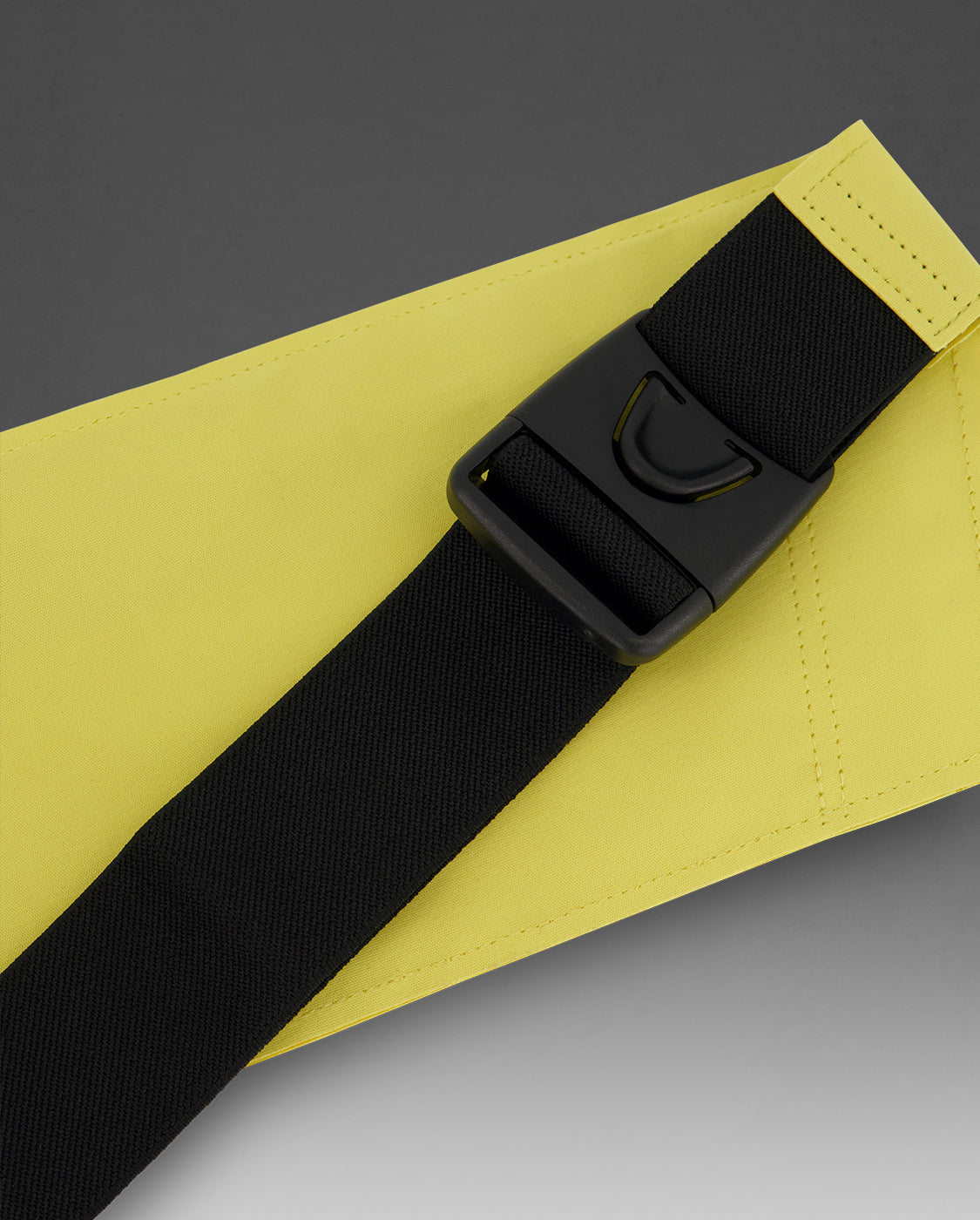 2xu-swim-race-slim-run-belt-volt-black-laufg-rtel image 5