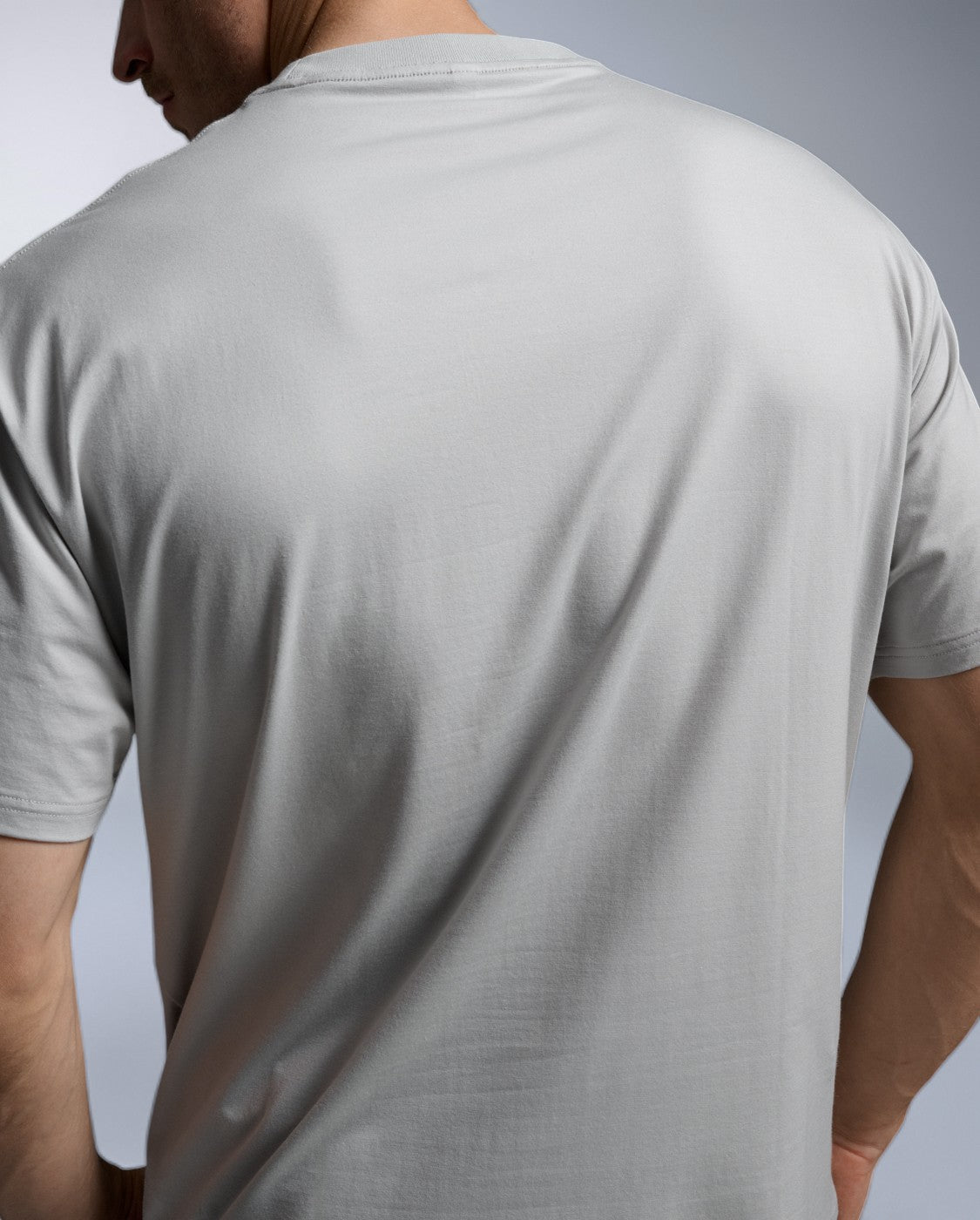 2xu-motion-oversized-t-shirt-herren-harbor-mist-tencel image 2