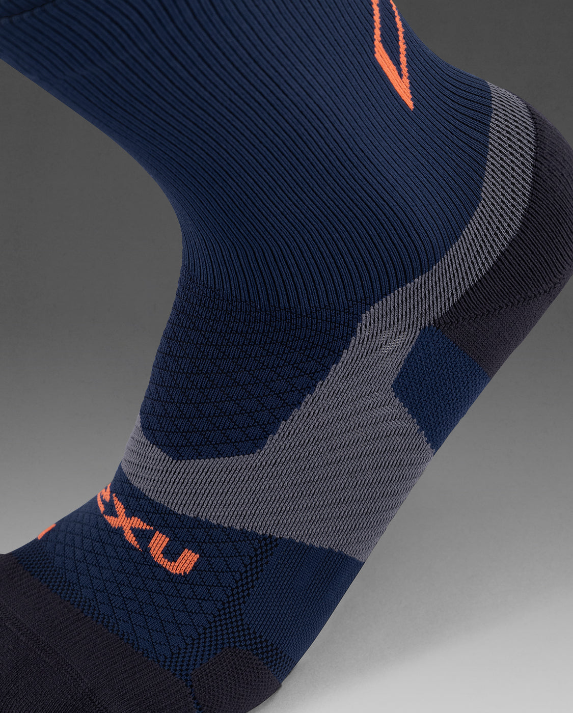 2xu-vectr-light-cushion-crew-socken-midnight image 3