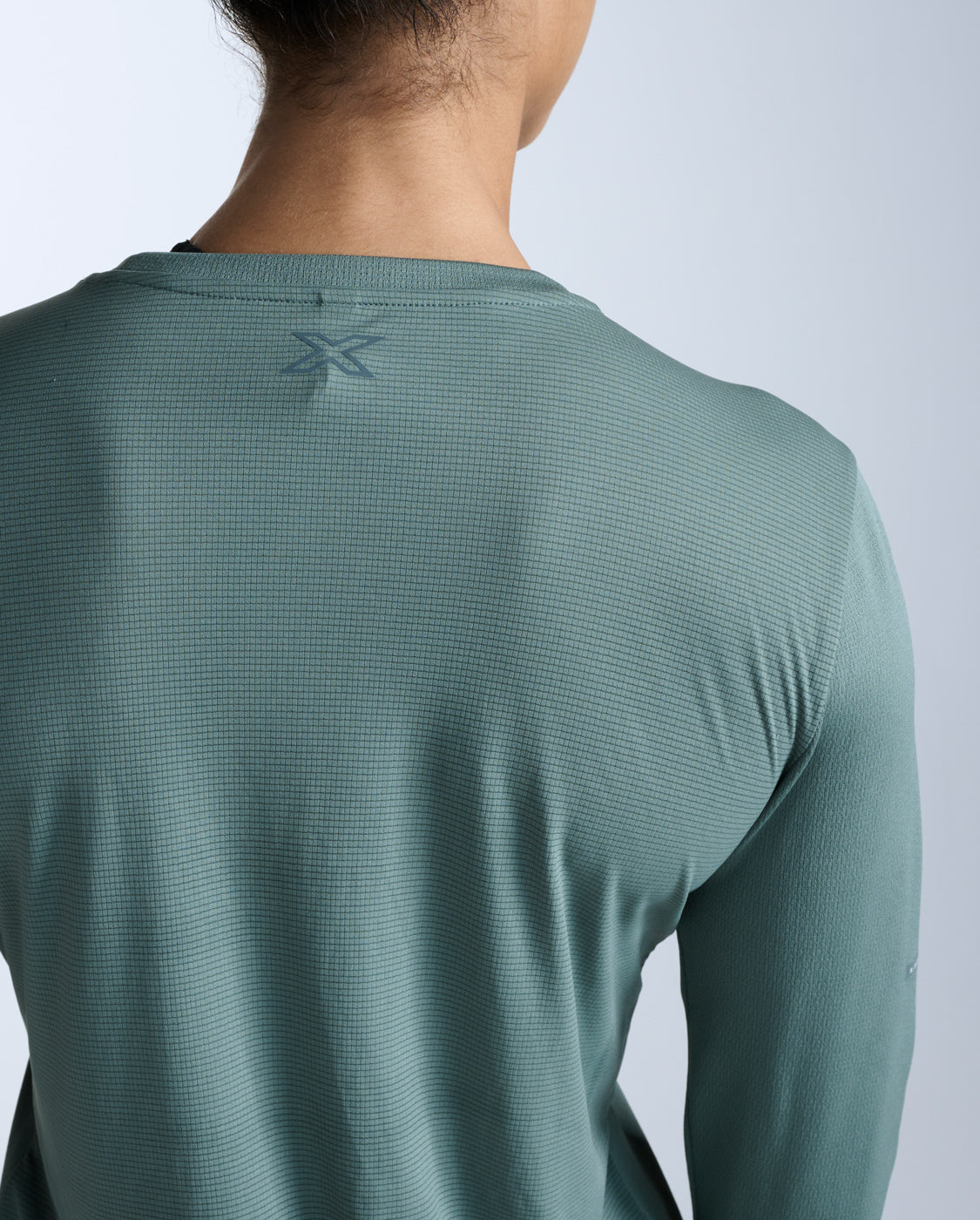2xu-aero-long-sleeve-laufshirt-damen-olive-leaf image 3