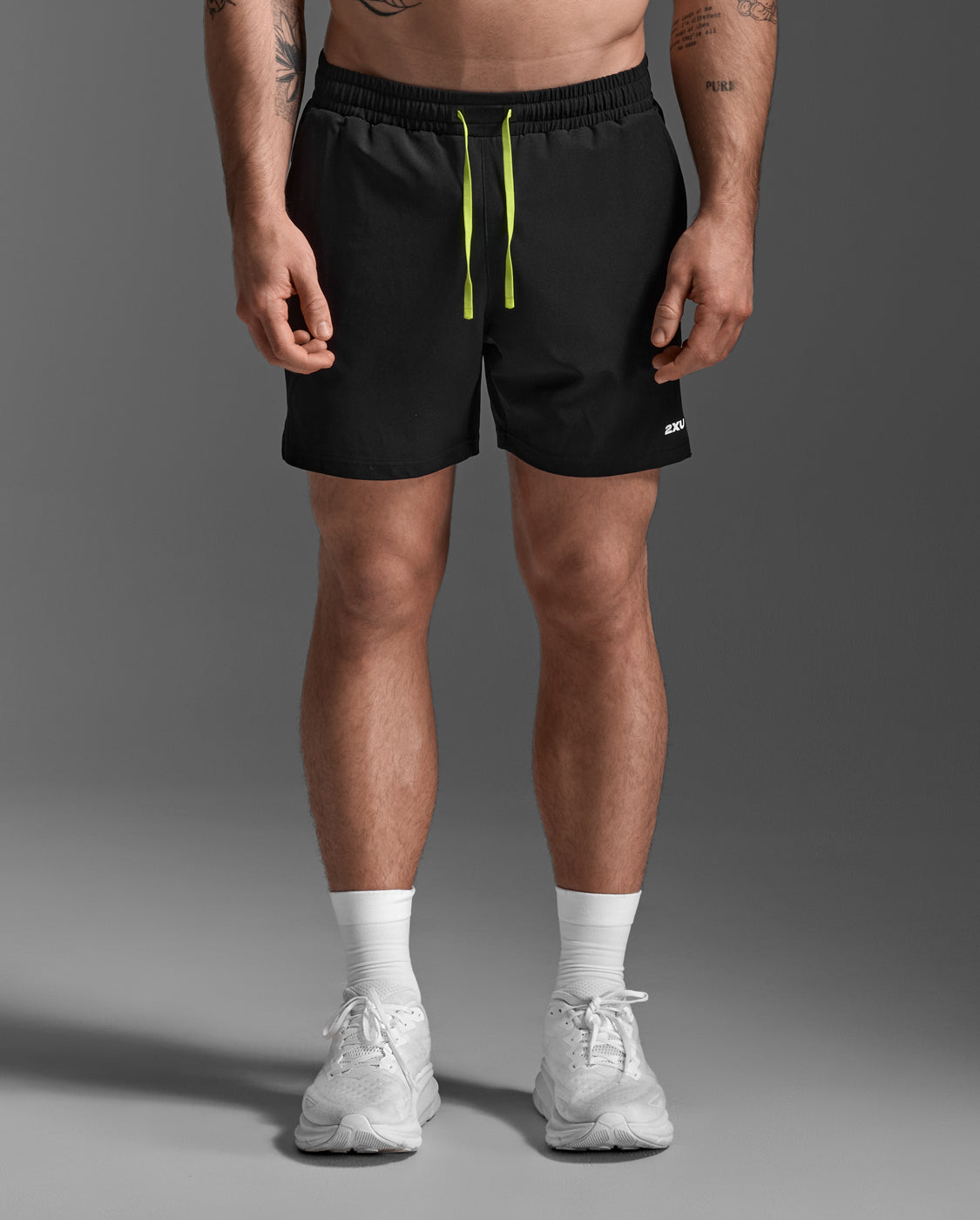 2xu-aero-hybrid-swim-shorts-herren-black-white image 2