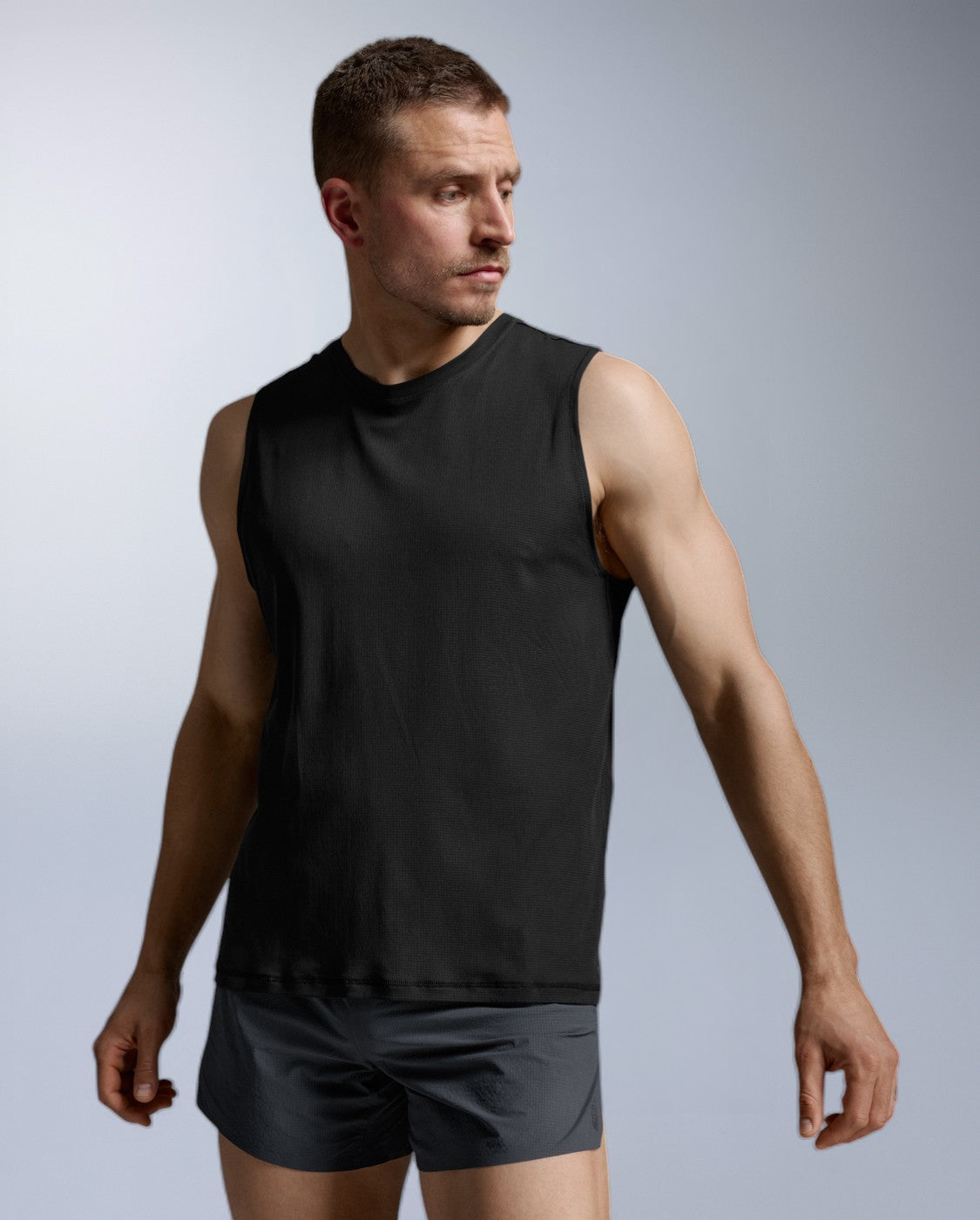 2xu-aero-trail-tank-top-herren-black-black-reflective-upf-50 image 1