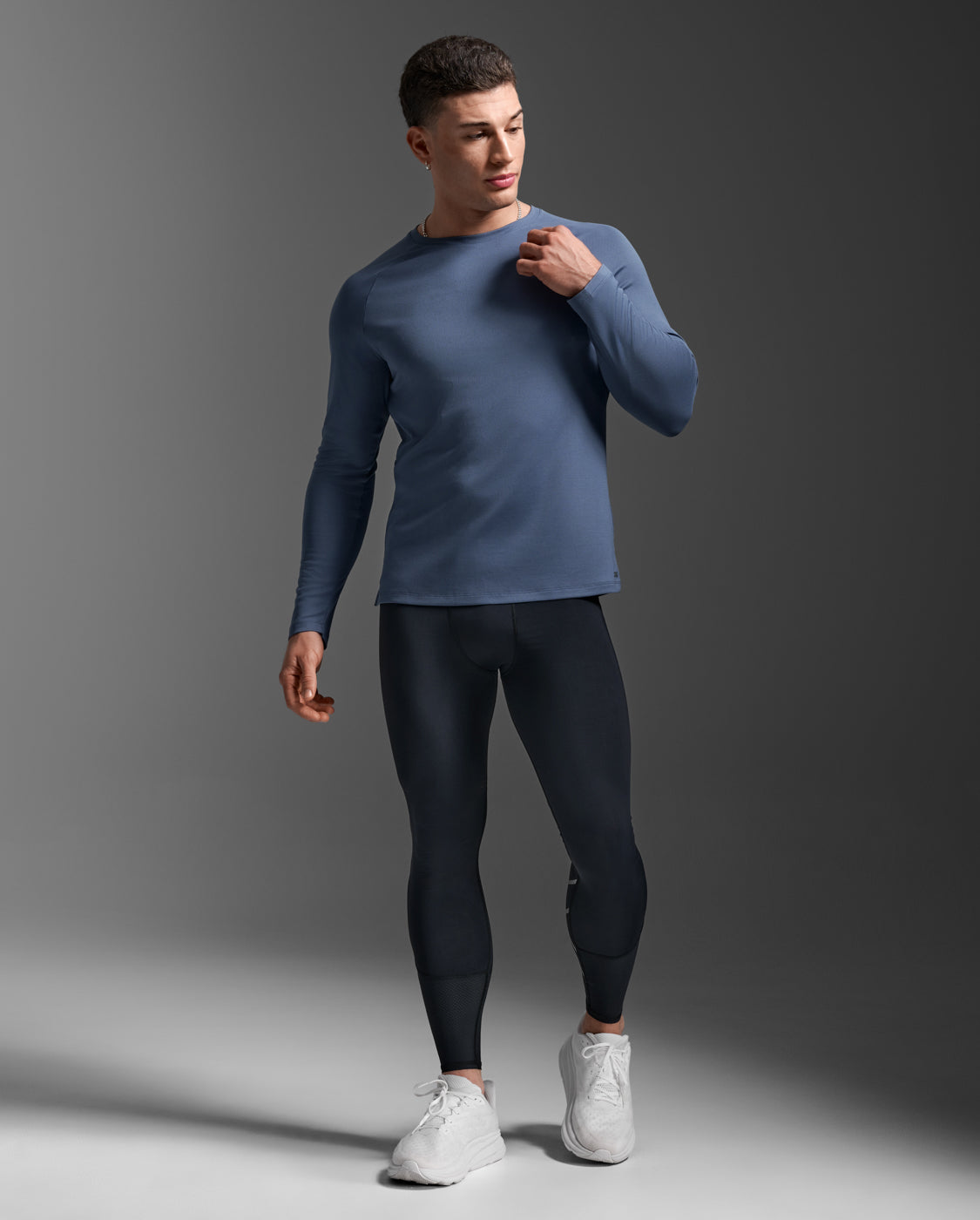 2xu-aero-long-sleeve-laufshirt-herren-indigo-black-reflective image 2