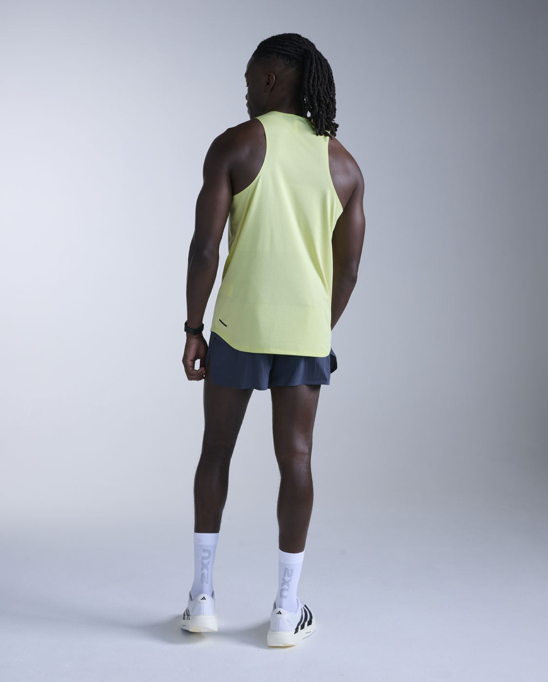 2xu-light-speed-tech-singlet-herren-cool-matcha image 8