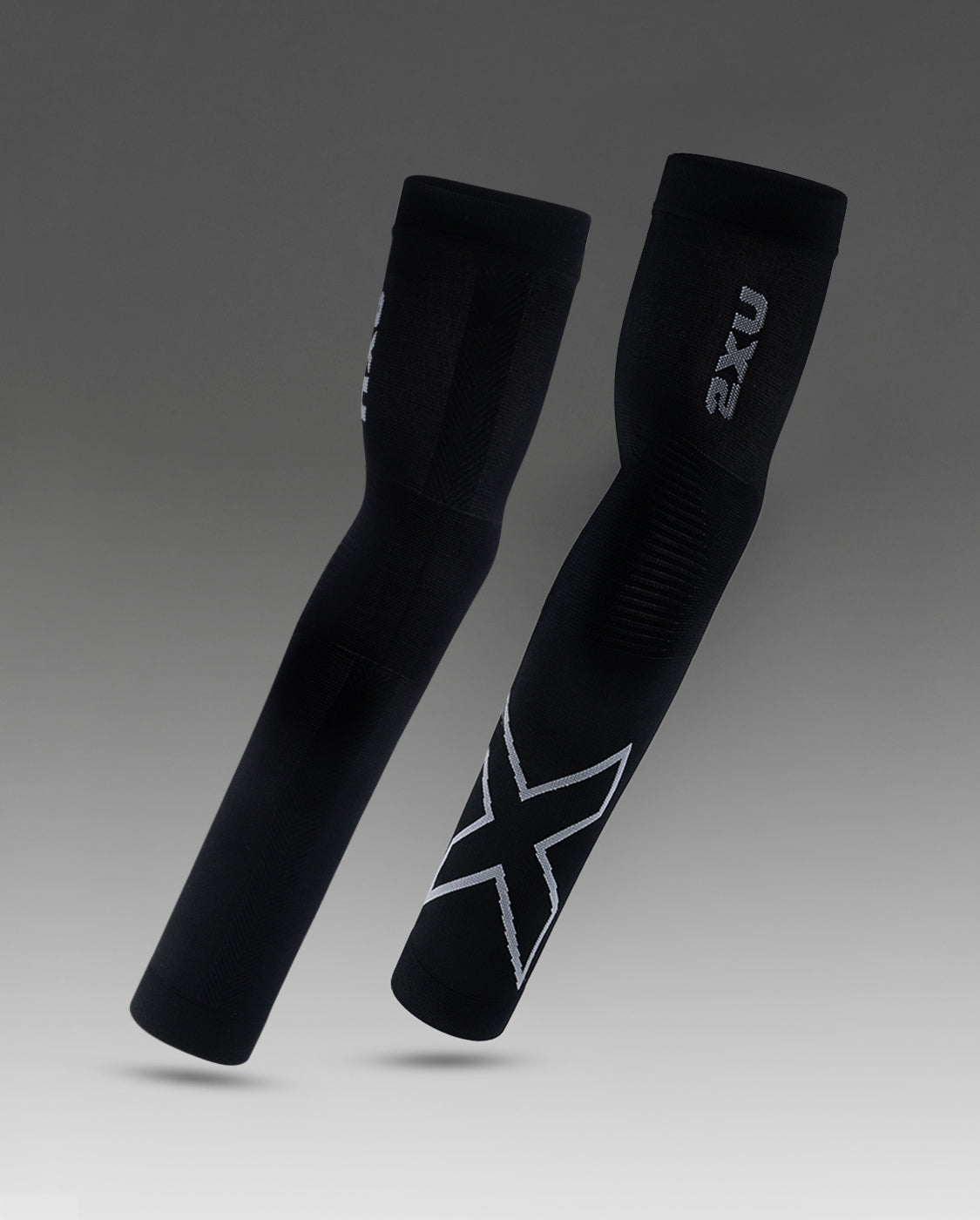 2xu-flex-compression-arm-sleeves-black-grey-paar image 2