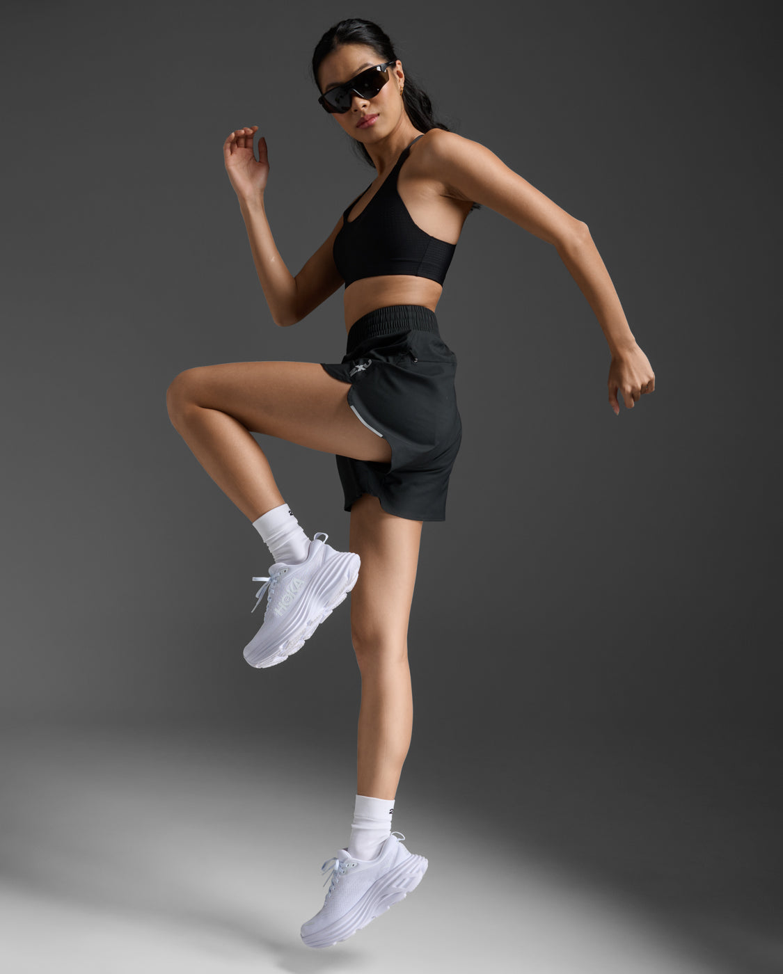 2xu-aero-hi-rise-shorts-damen-schwarz-4-inch image 6